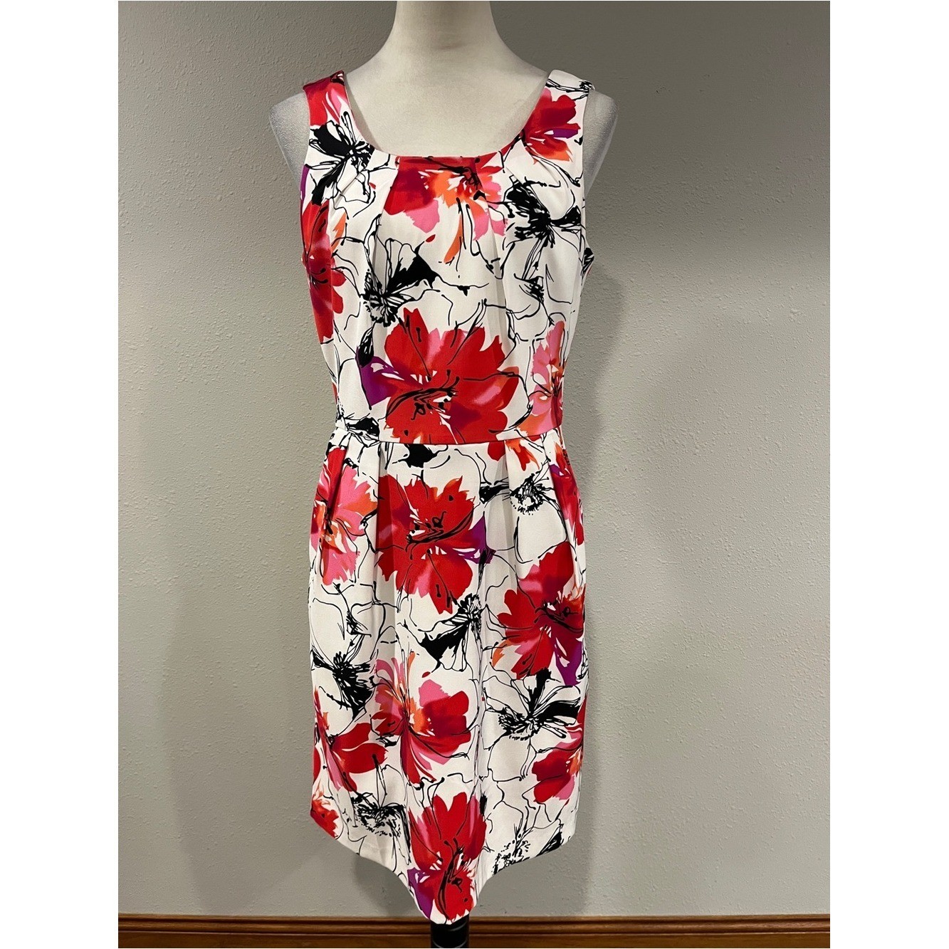 Dressbarn sleeveless floral stretchy mini Dress size 10