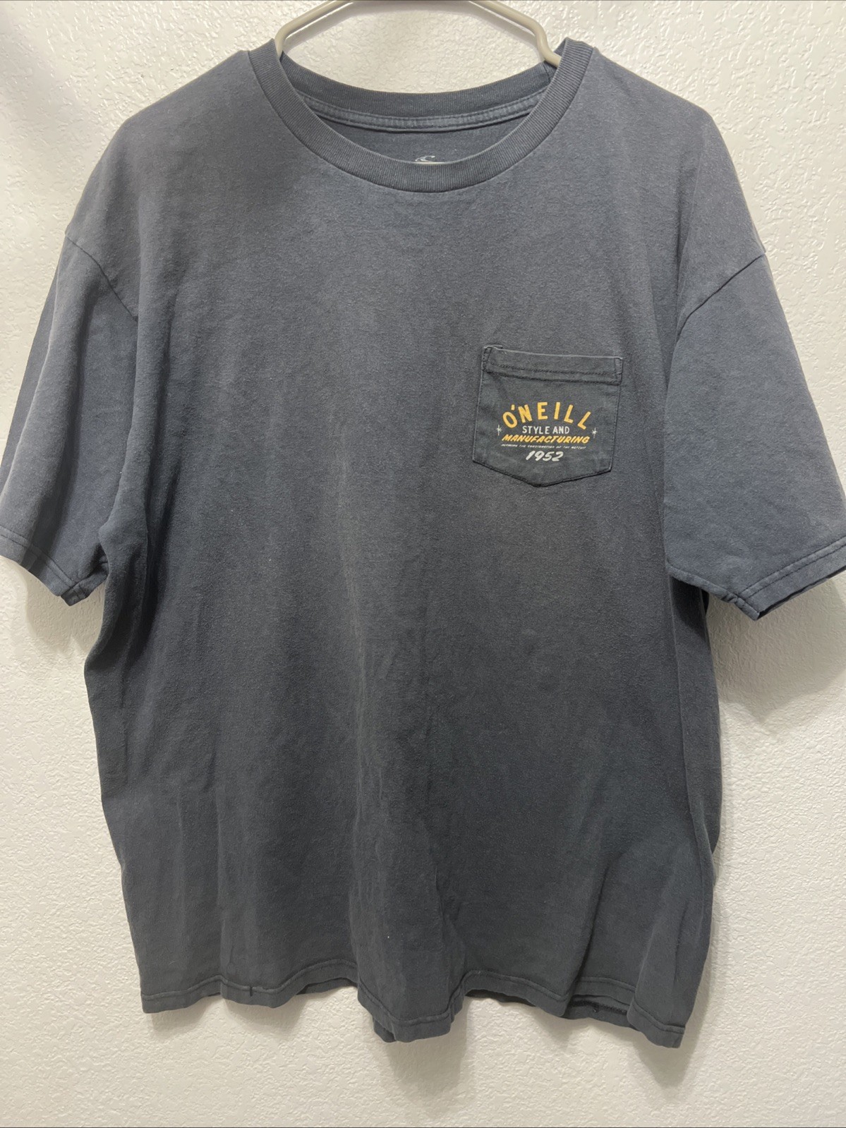 O’Neill Tshirt Mens X Large standard fit Graphic Tee Grey Yellow Ski Surf