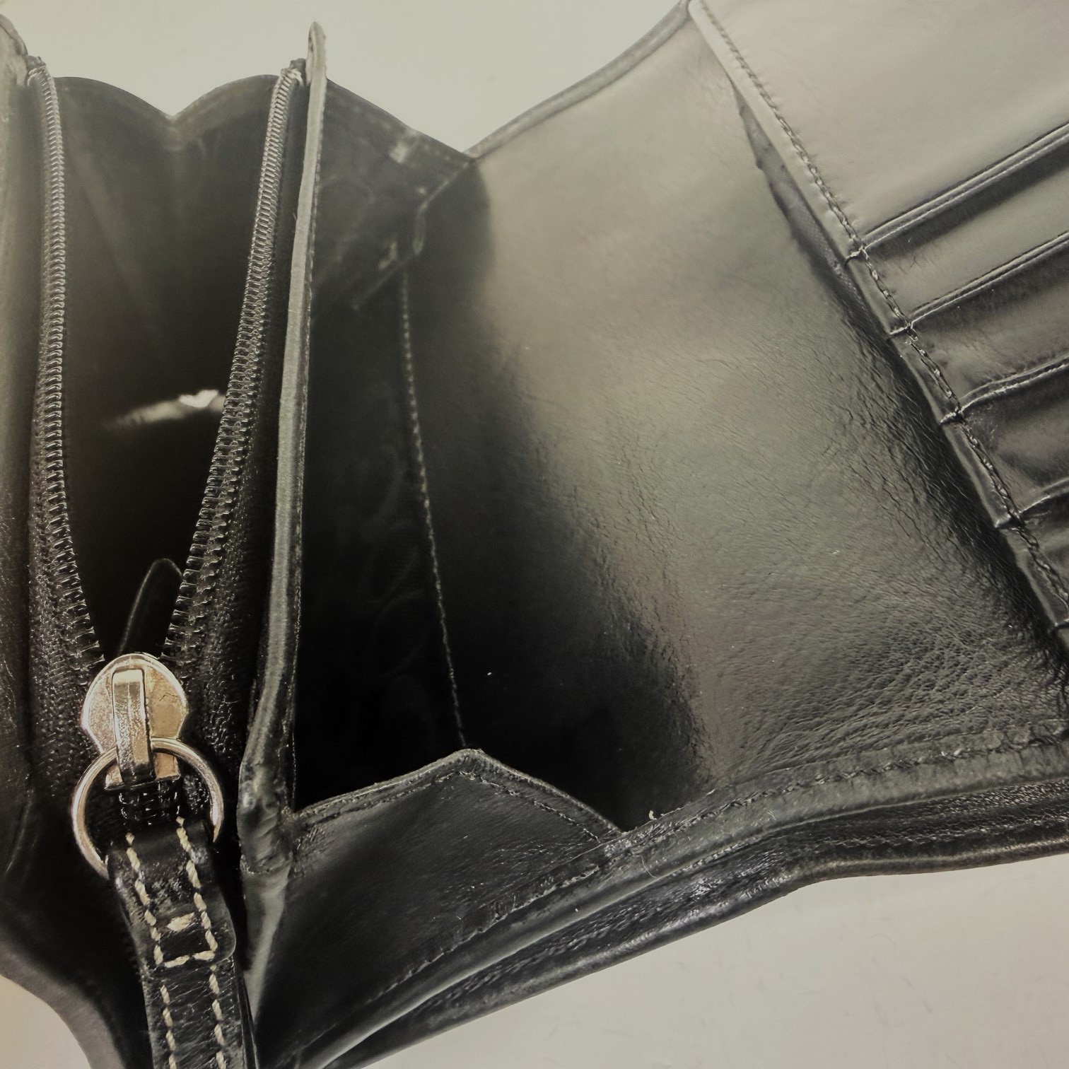 Coach Leatherware Black Leather Wallet Organizer White Stitch Zip Coin Holder