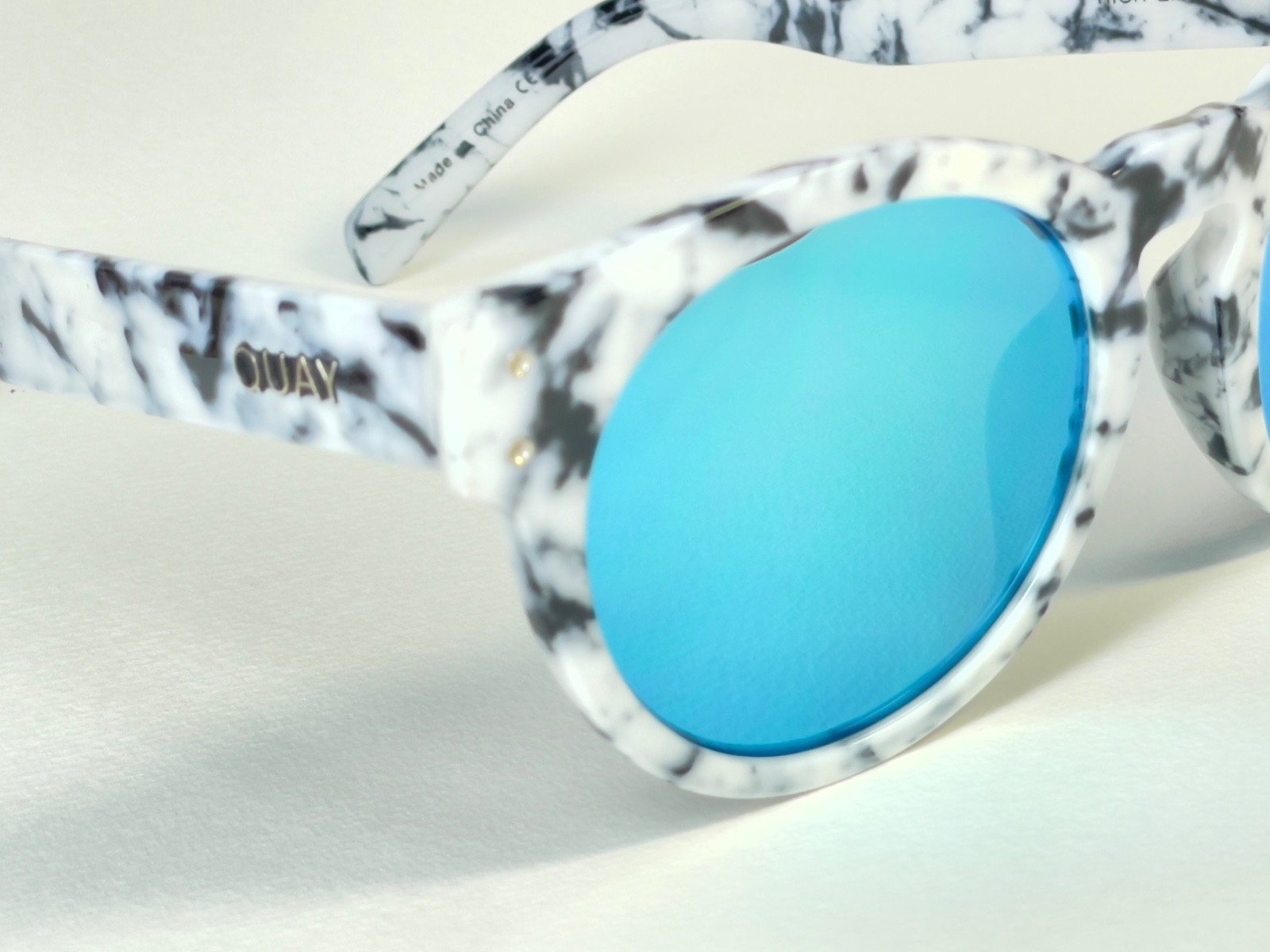 QUAY Australia Sunglasses HIGH EMOTION Blue Mirror Lens Cat 3 Marble Grey White