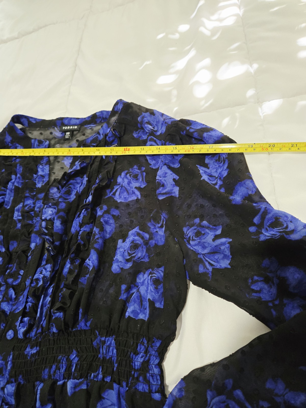 Torrid 00 L Chiffon Clip Dot Ruffle Front Top Floral Roses Blue Boho Indie Weste