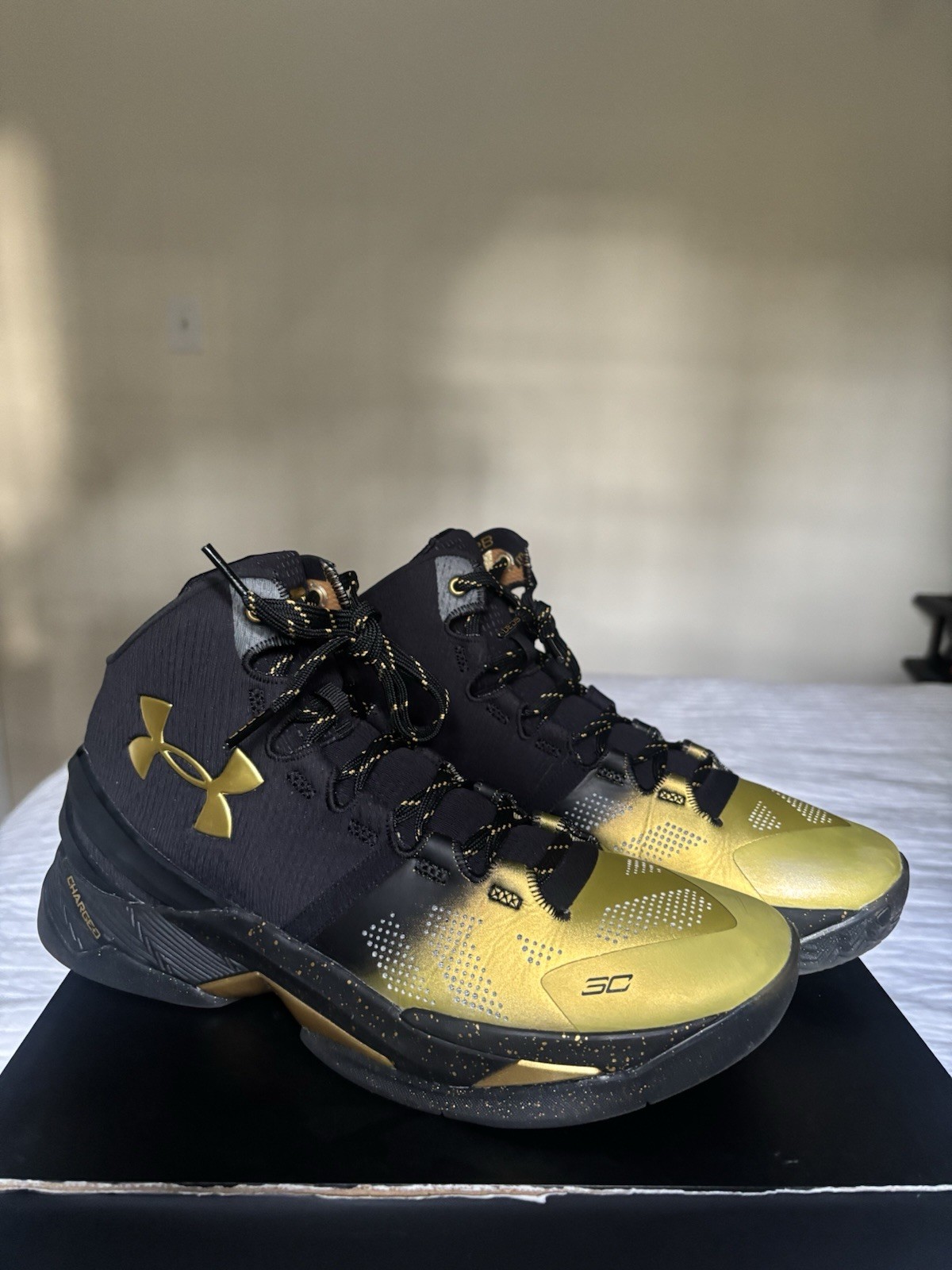 UA Curry B2B MVP Pack — Size 9 (Rare, Worn Twice, Box Included) Worn twice.