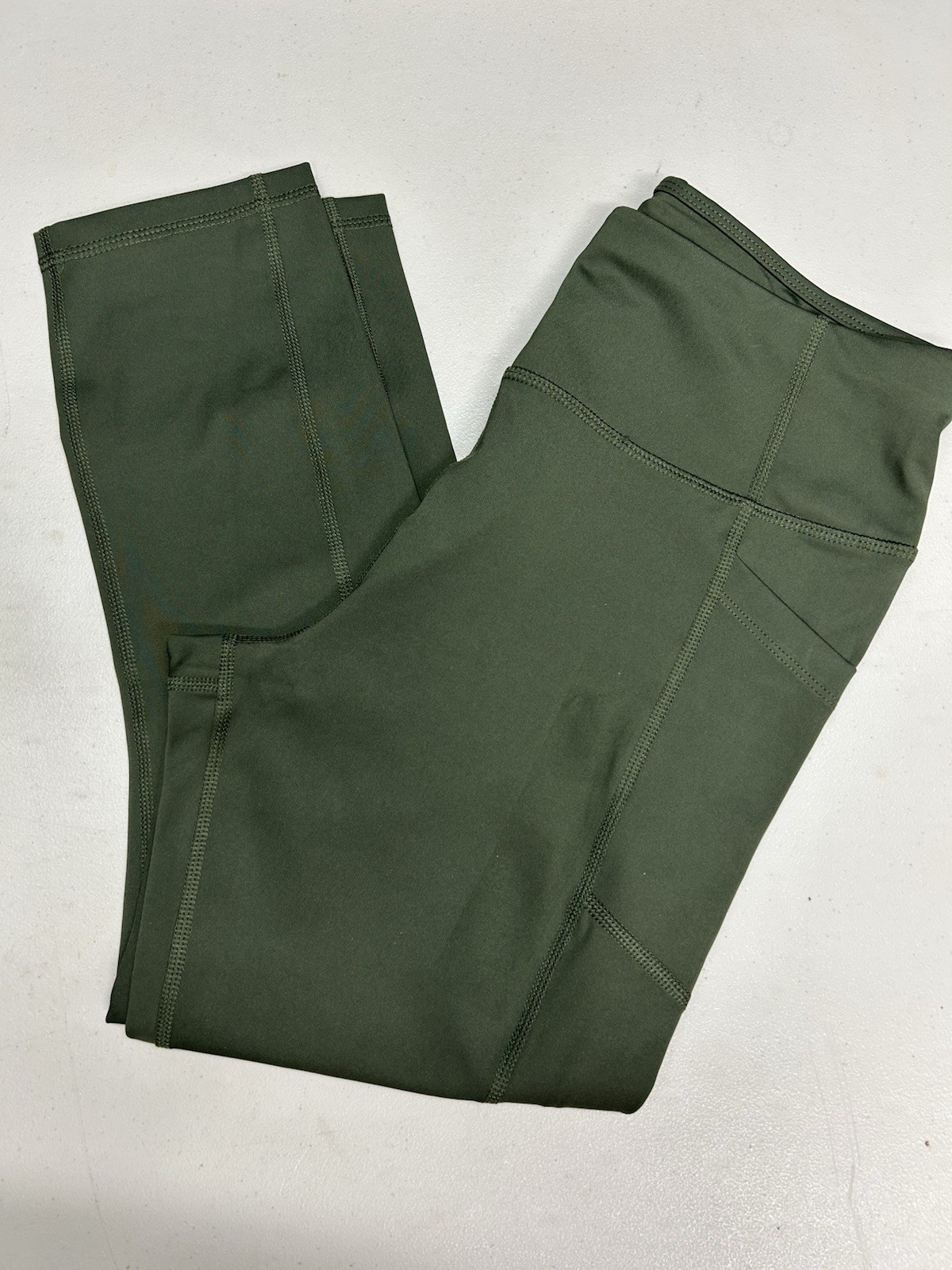 Avia Women’s Solid Green Capri W/side Pocket Size M 8/10 NWT