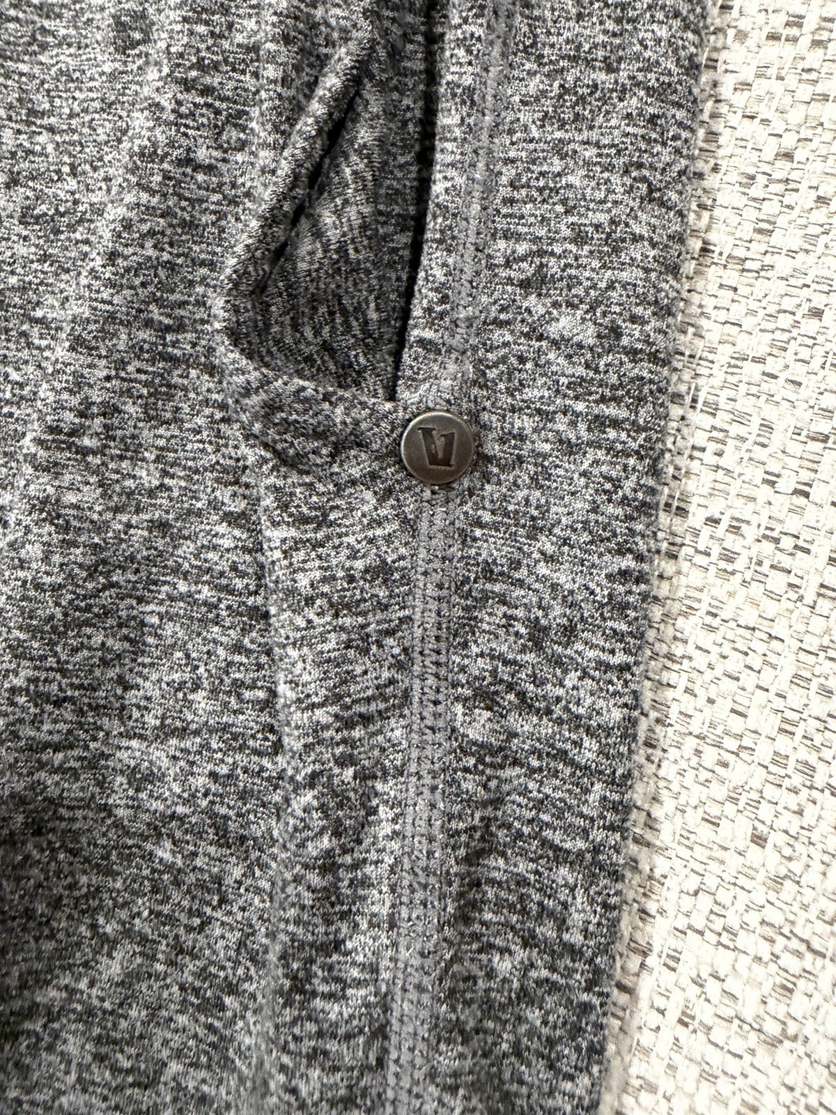Vuori Men’s Gray Heathered Jogger Pants Size L Drawstring Knit Polyester