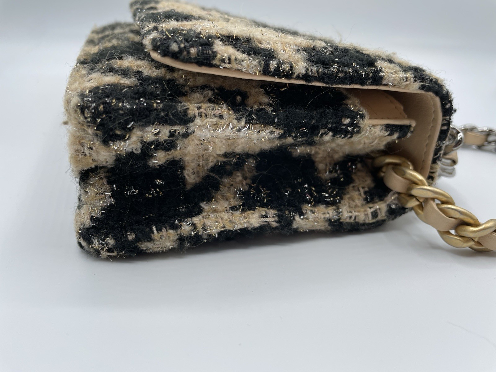 Rare Chanel 19 wallet on chain limited edition in beige and black Tweed