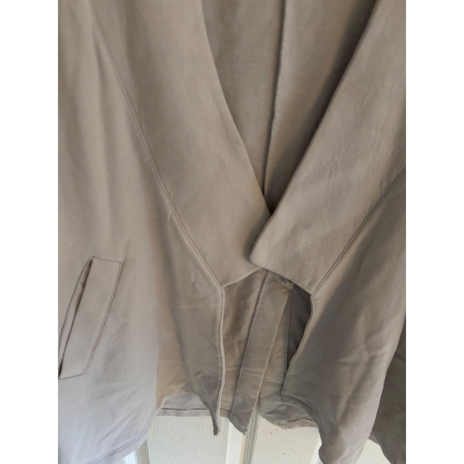 Lilla * P L/S Biege Collared Flap Over Top w/Slash Pockets Size XL