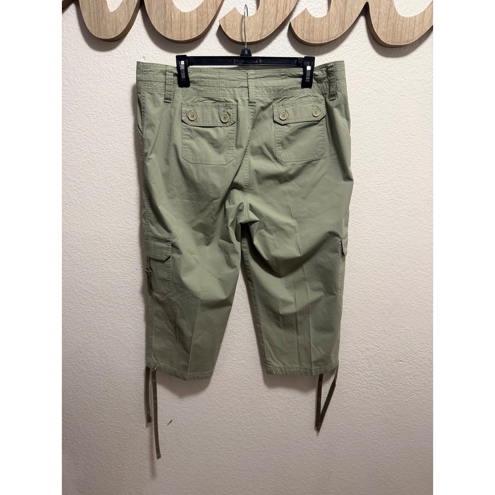 Venezia Women Green Ripstop Cargo Capri Pants Size 14 Cropped Utility Ribbon Tie