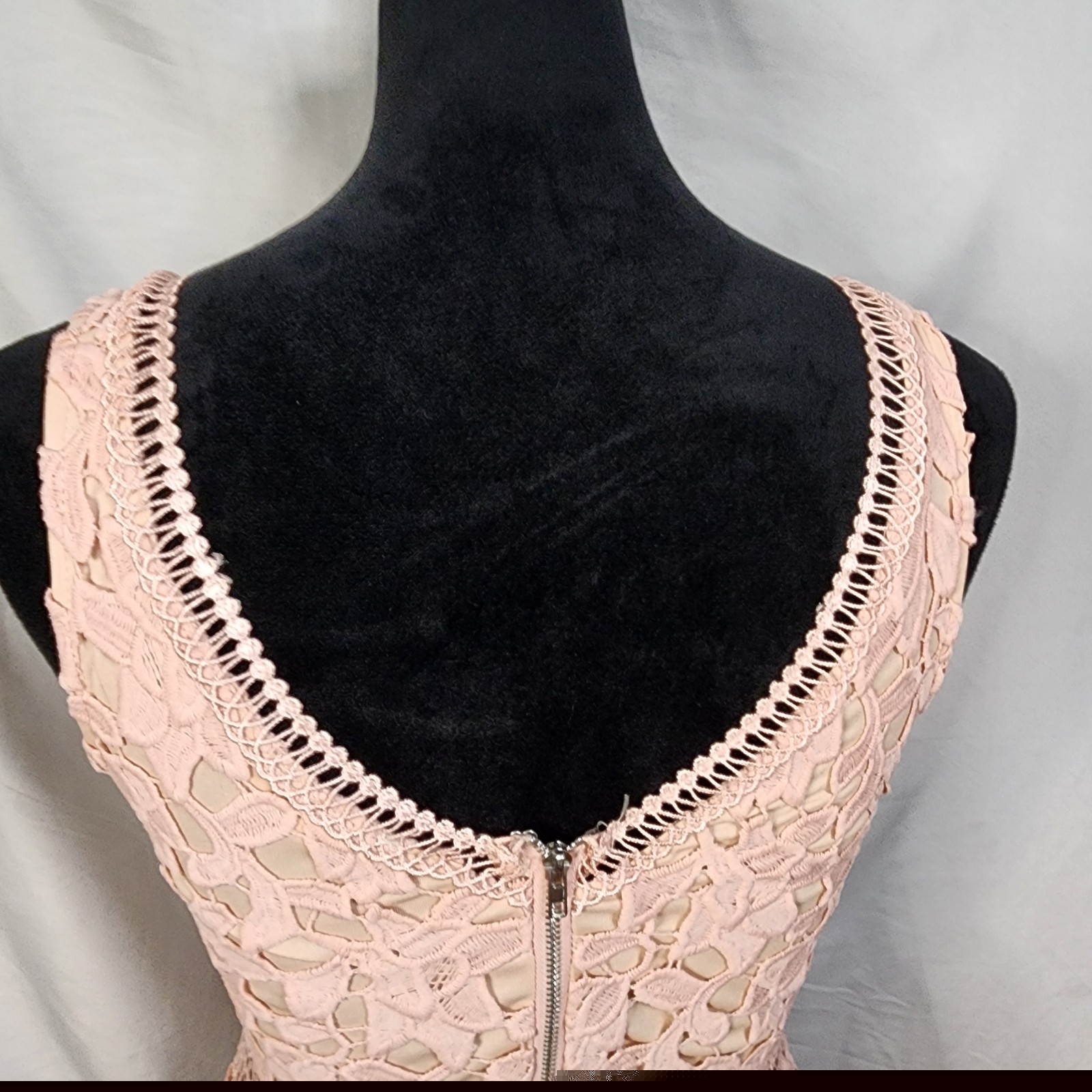 JUST ME Size Small Soft Pink Crochet Lace Sleeveless Floral Fit and Flare Dress