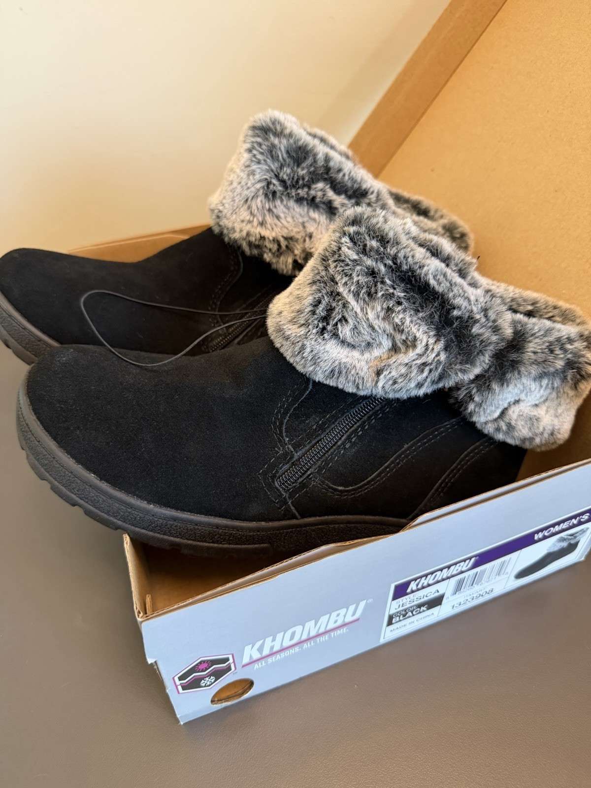 Khombu Jessica Black Faux Fur Ankle Bootie Zip Water Repellent Memory Foam 8M