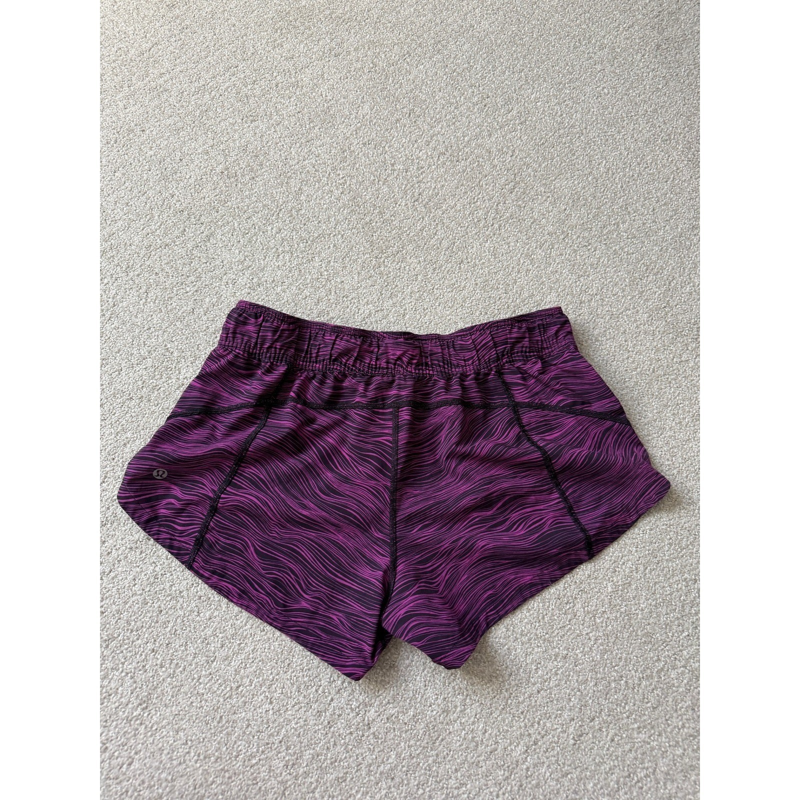 Lululemon Choose a Side Reversible Shorts Size 8 Charcoal Grey Purple Zebra Wave