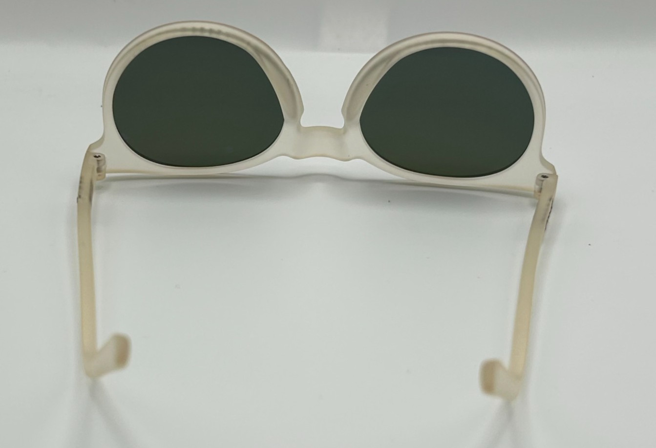 GOODR SUNGLASSES -STRANGE THINGS ARE AFOOT AT THE CIRCLE G THEME MIRRORED