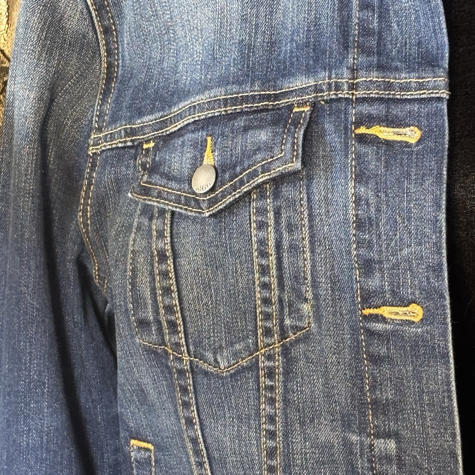 Gap 1969 Icon Denim Jacket Nice Blue Wash Size Medium 99% Cotton 1% Spandex