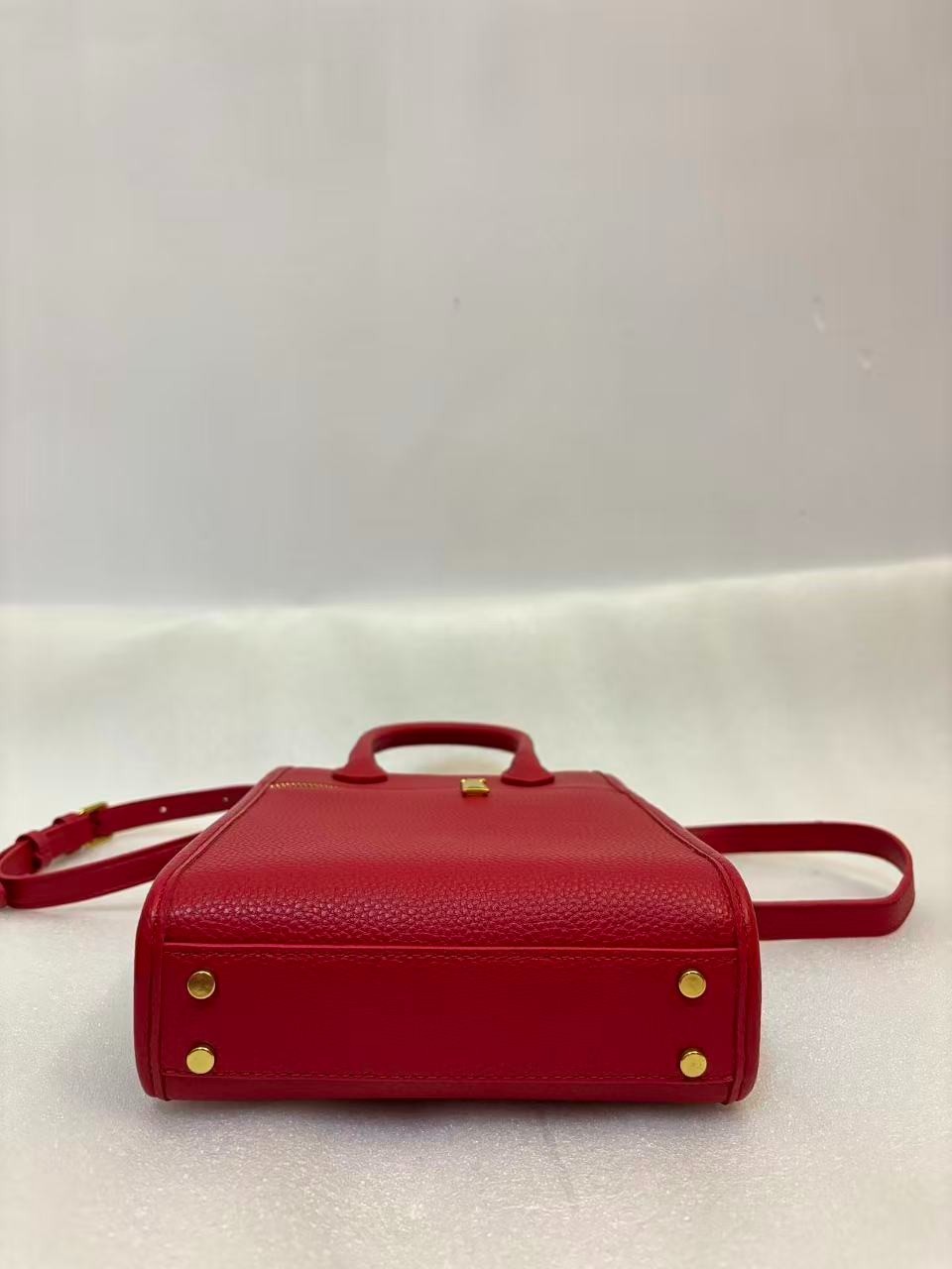 DELTA SIGMA THETA CROSSBODY BAG , DST RED CROSS BODY BAG WITH EMBOSS CREST,