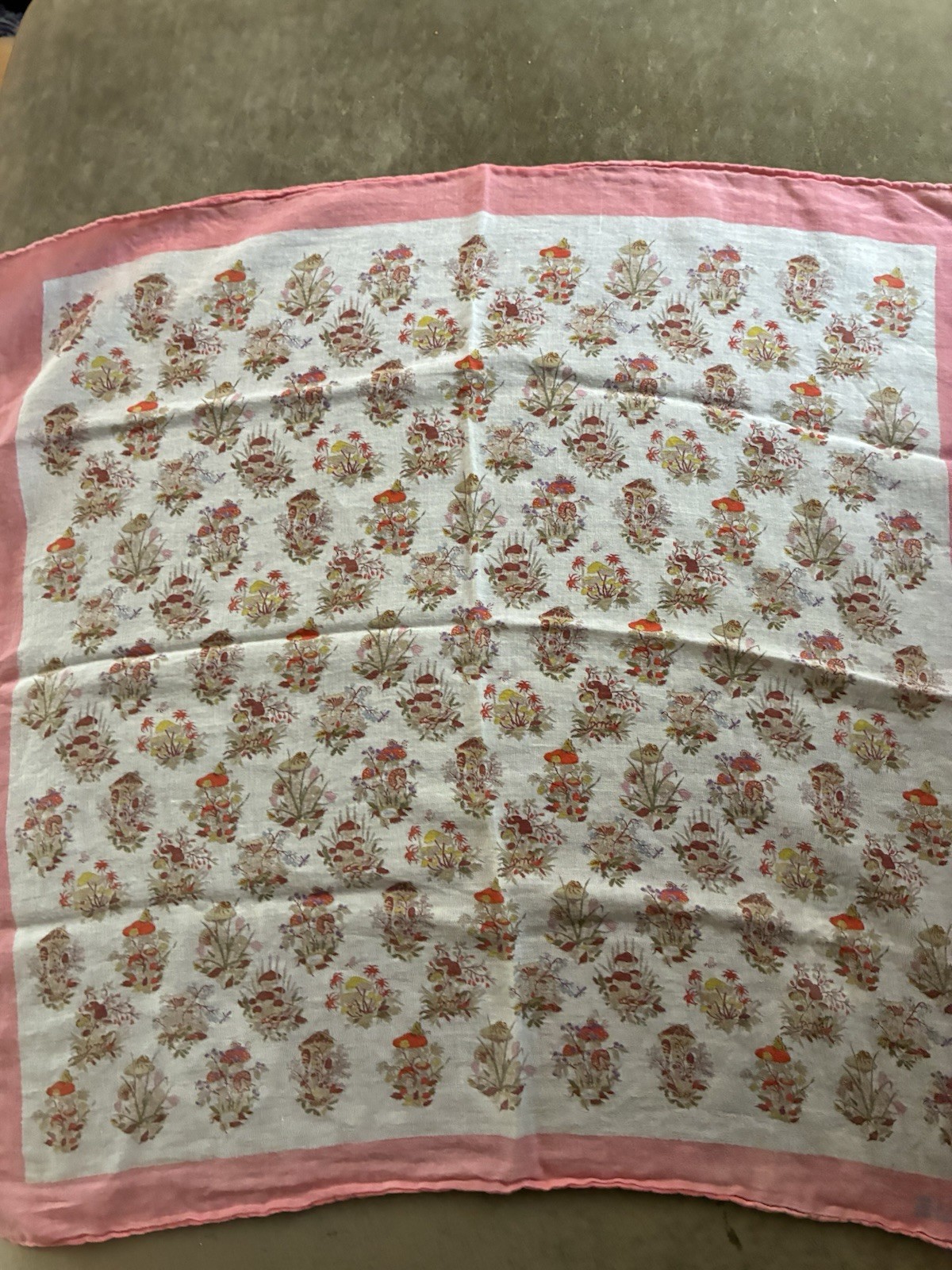 GUCCI scarf Mushroom Pattern With Pink Border 42 x 42 cm 100% cotton. Italy.