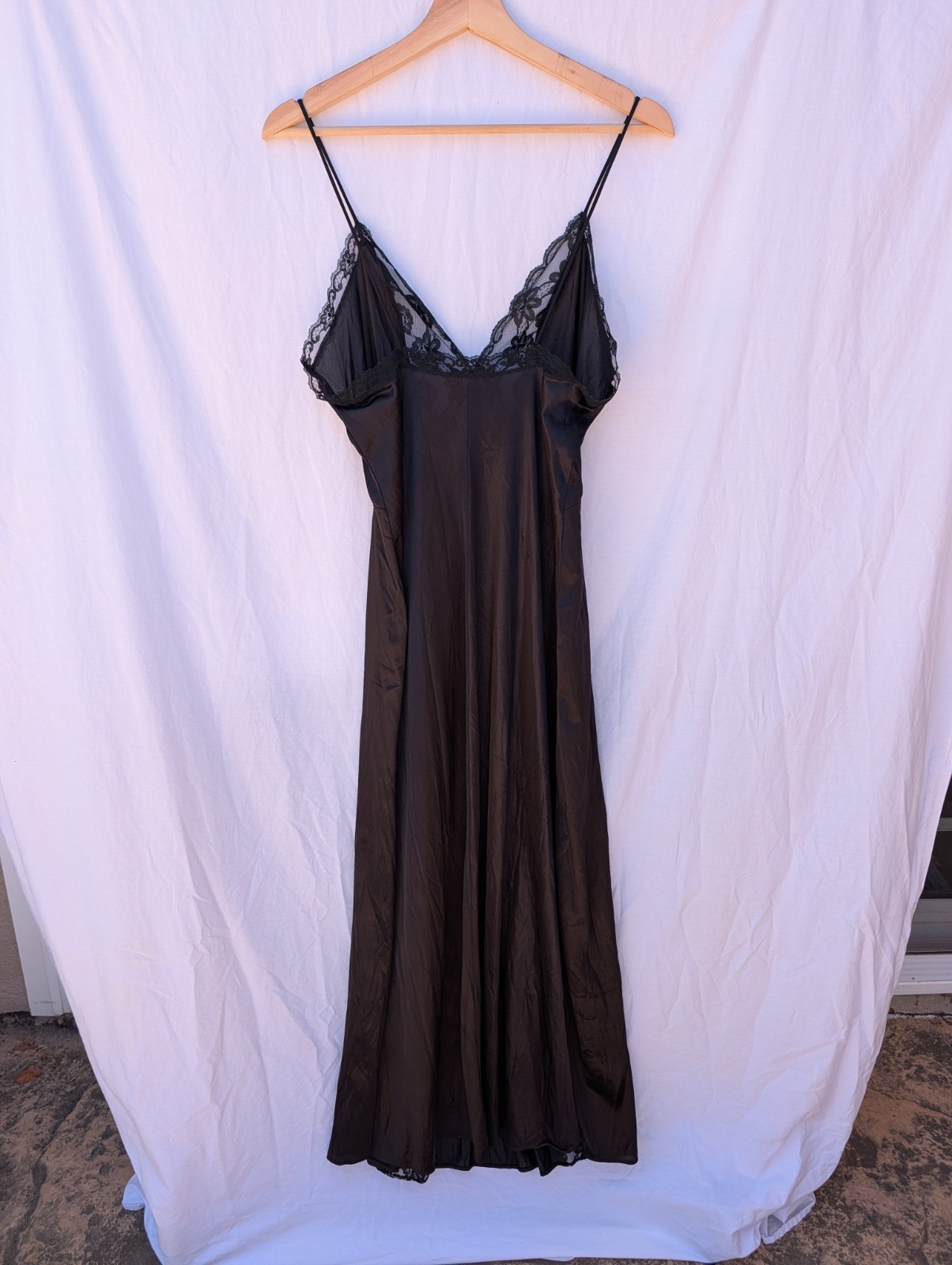 Val Mode Black Nylon Full Slip, Lace Trim, Adjustable Straps, Women’s Size M