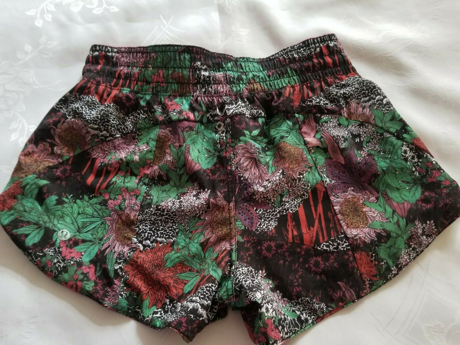 Lululemon Choose a Side Reversible Shorts Size 6 Burgundy/Multi- Color