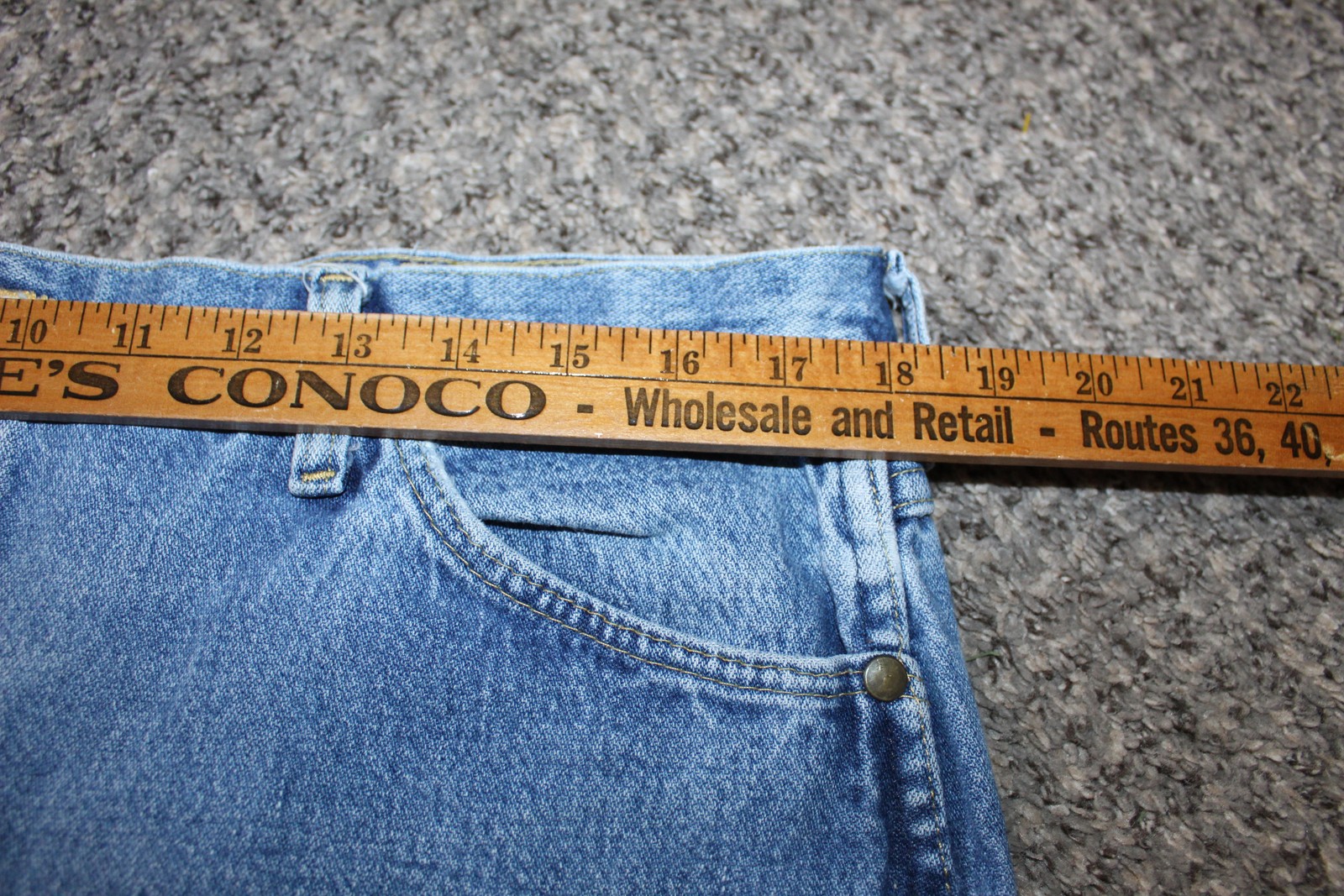 Wrangler Men’s Regular Fit Jeans Light Wash Blue Denim Size 38×32 Zipper Fly