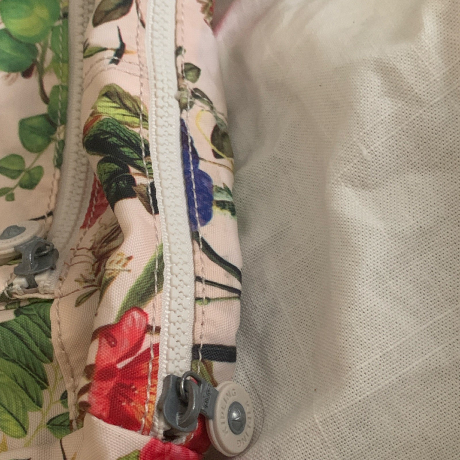 Kipling Beige Multicolor Floral Crossbody Bag Zip Closure w/ Adjustable Strap
