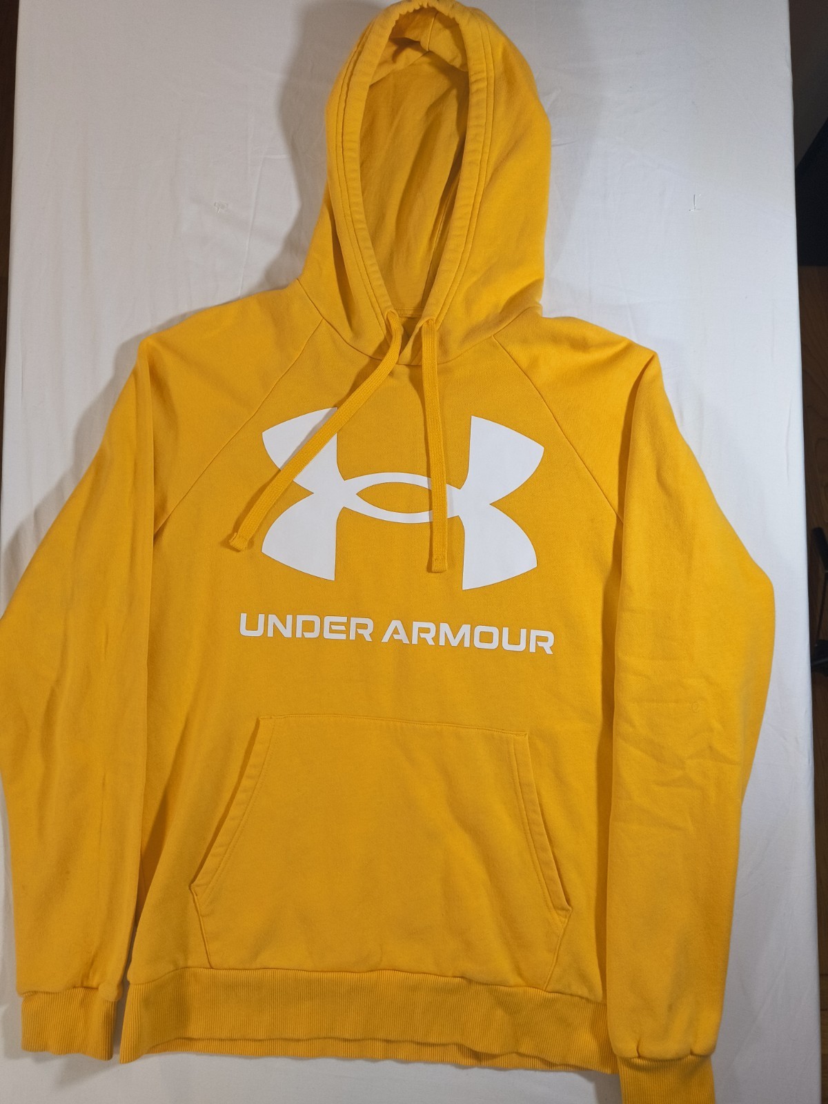 Under Armour Men’s Yellow Fleece Pullover Hoodie Loose Fit Pockets Size M