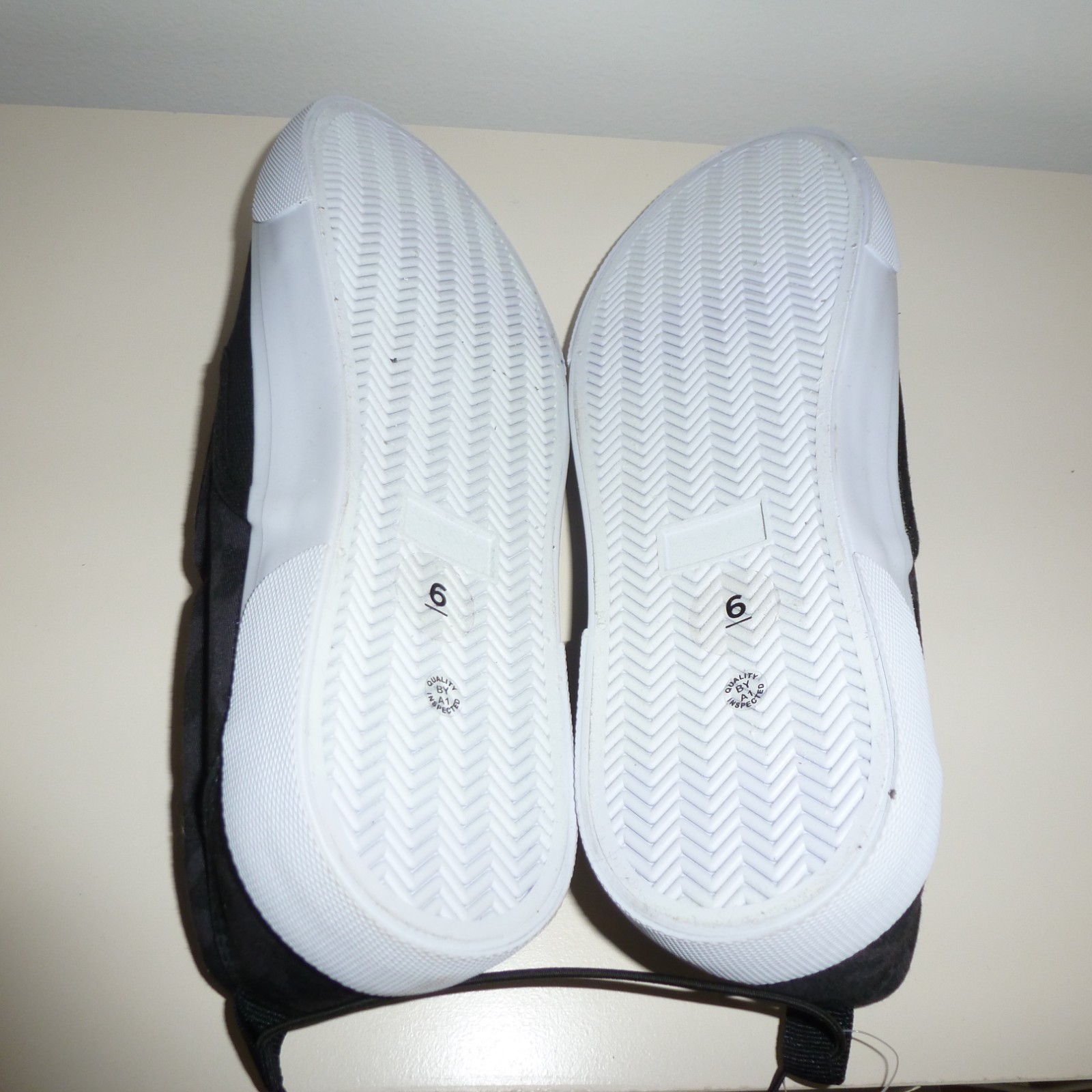 There Abouts Black Canvas Slip-On Shoes – Men or Boy SZ 6