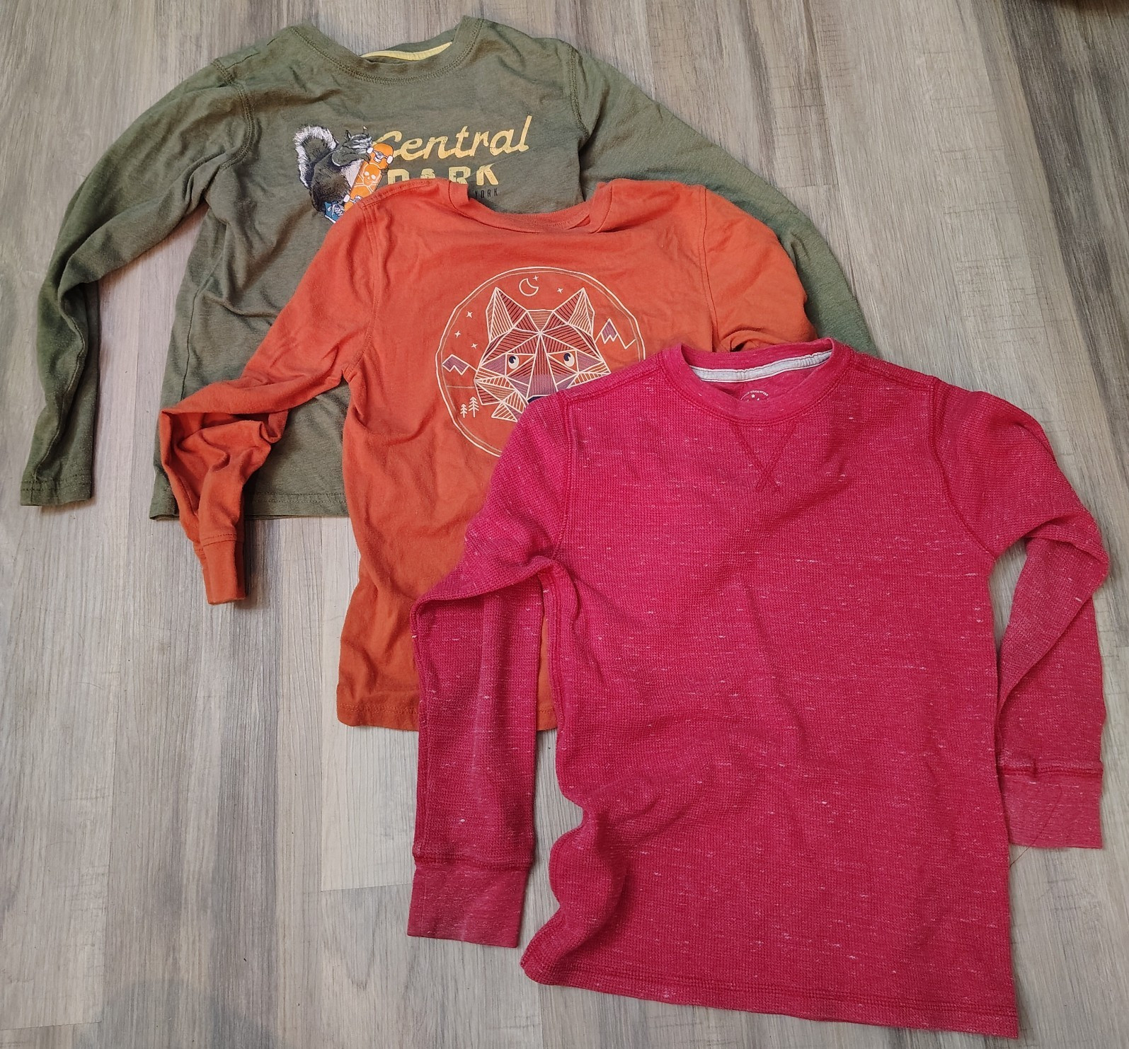 Lot of 3 Unisex Kids Size 8 Long Sleeve Crew Neck Cotton Knit Graphic Tees