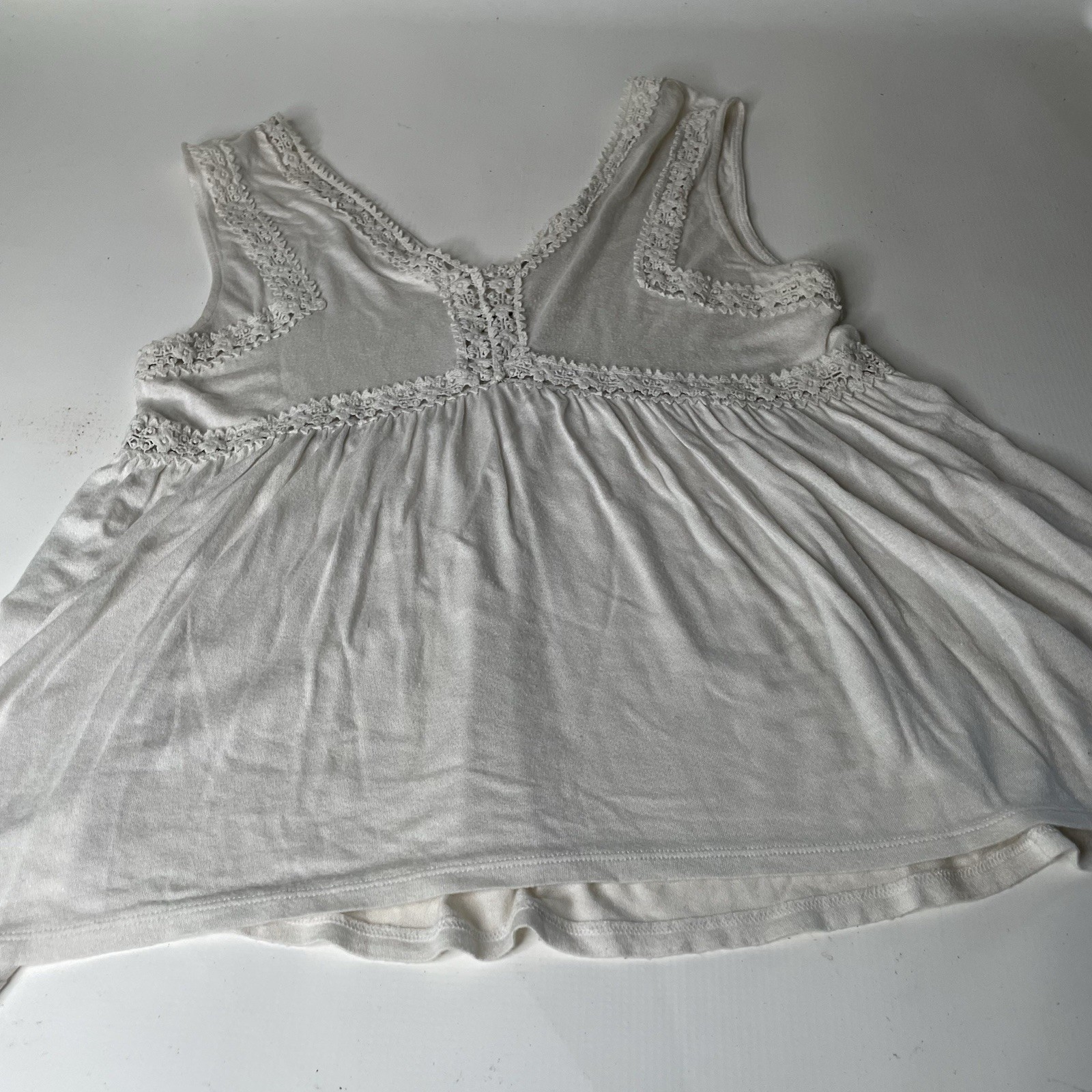 Mudd Women’s L White Babydoll Tank V-Neck Sleeveless Lace Trim Rayon Blend