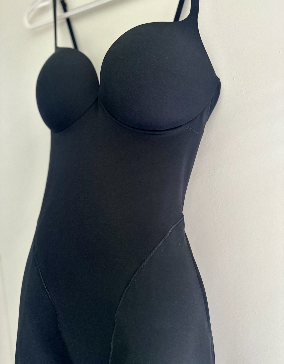 SKIMS ULTIMATE BODY BUTT AND HIP ENHANCING PLUNGE CATSUIT w/ TAGS ONYX L Disc,,,