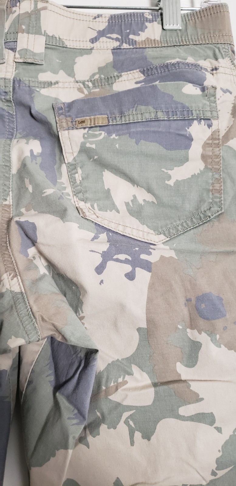 Old Navy Women’s Camo Cargo Shorts Size 8 Cotton/Spandex Stretch Pockets