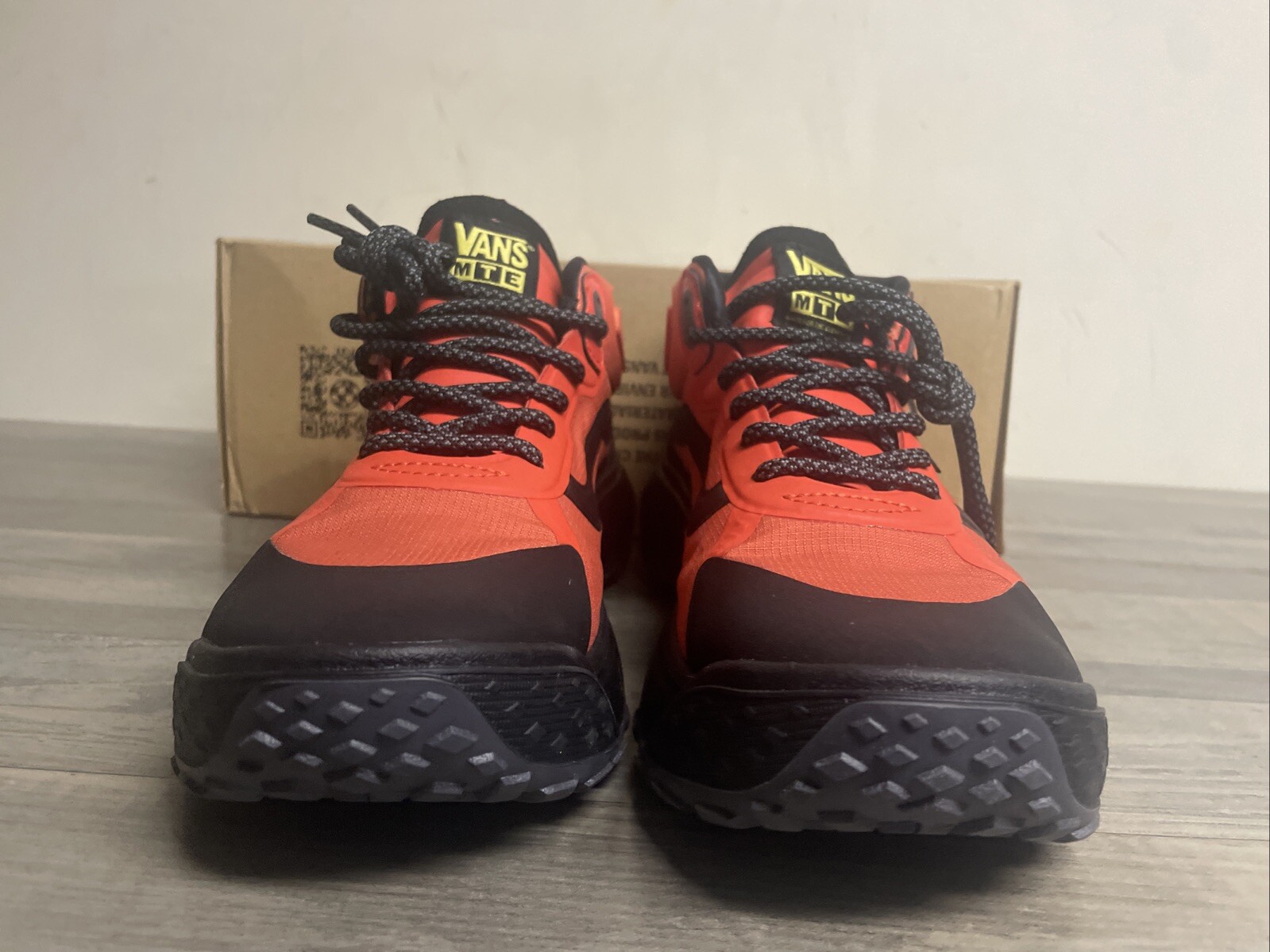 Vans MTE CrossPath Mid Black/Orange Sneakers Hiking Shoes Men’s Size 8.5 NEW