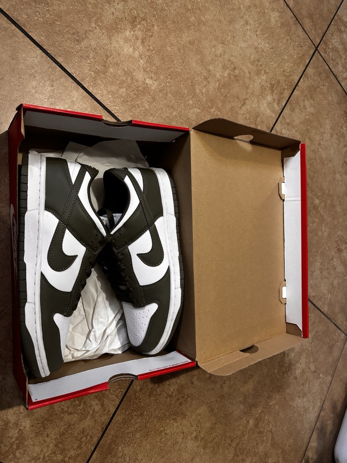 Nike Men’s Low Top Lace-Up Athletic Sneakers Black/White Colorblock