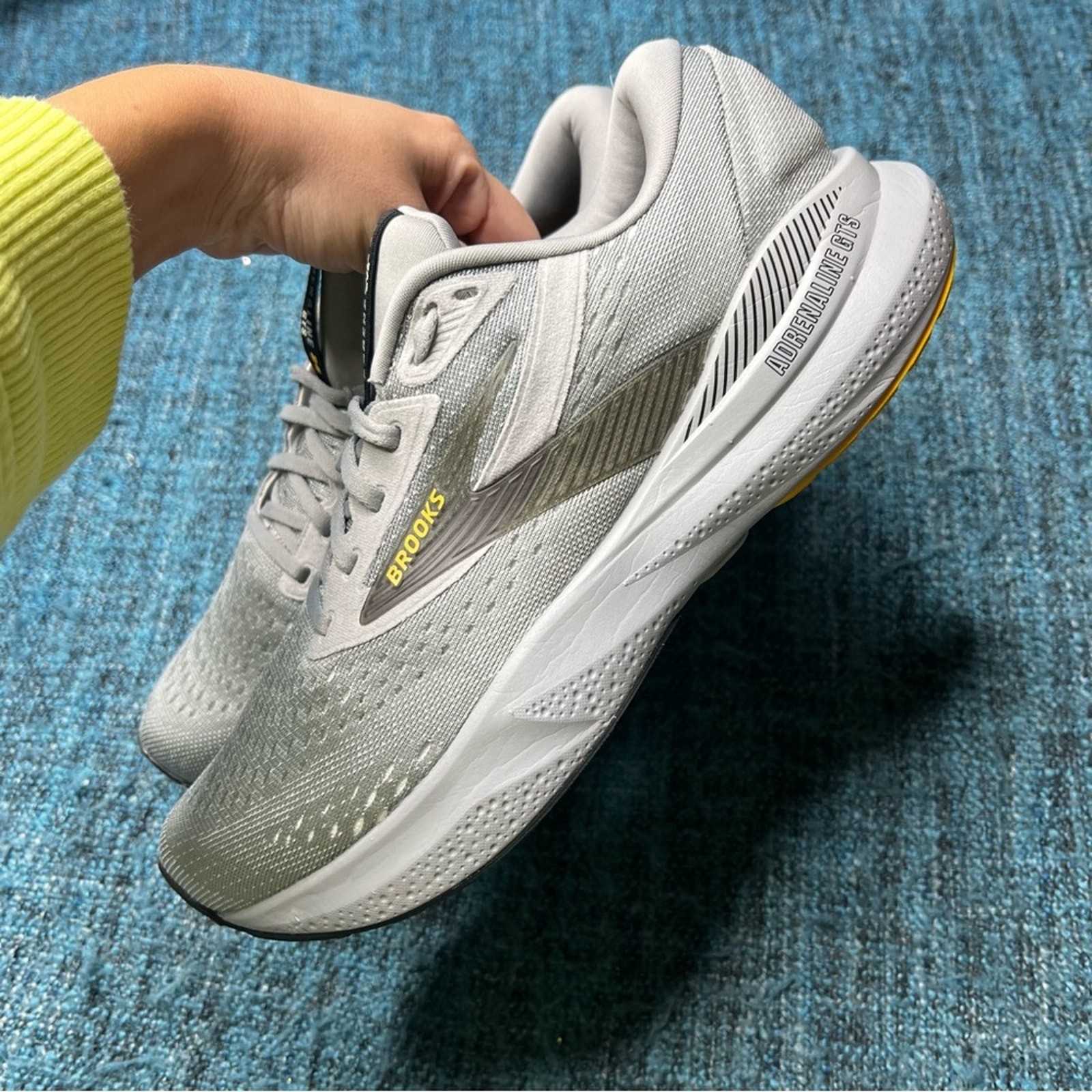 Brooks Adrenaline GTS 24 Running Shoes in Alloy White Gold Fusion Men’s 8.5 WIDE