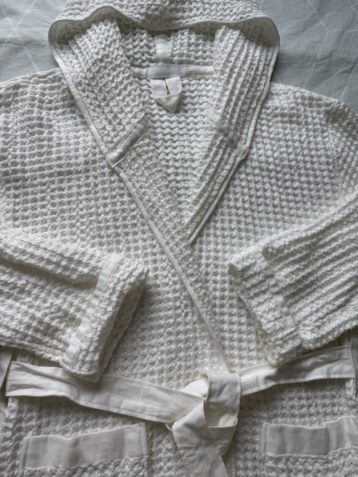 ONSEN Supima Cotton Waffle Bath Robe Hooded White Size M Unisex Luxury Spa Hotel