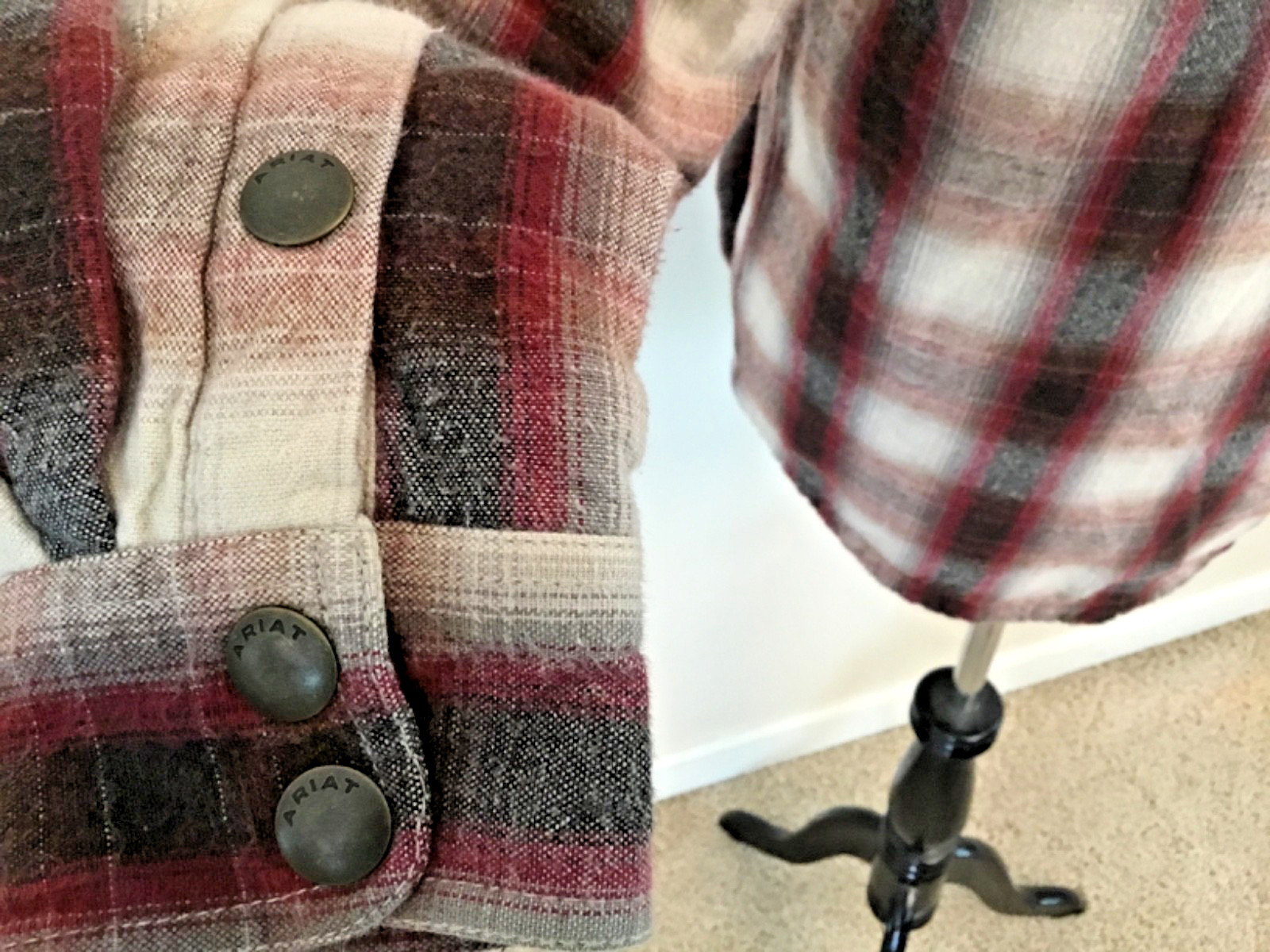 Ariat Retro Fit Women’s Berry Red Black Plaid Western Flannel Shirt Cotton XS