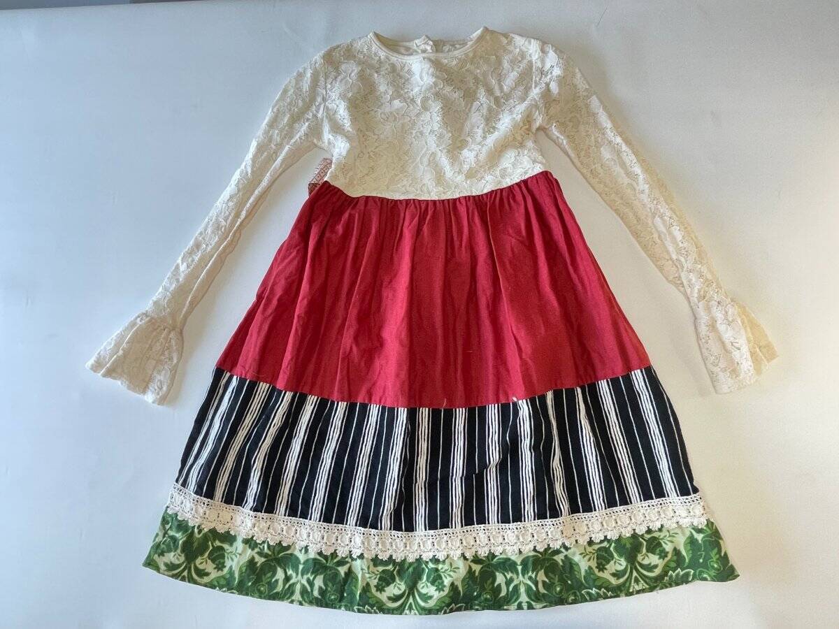 Persnickety size 10 Holly Berry Holiday Green Red Black Dress Lace Christmas B35