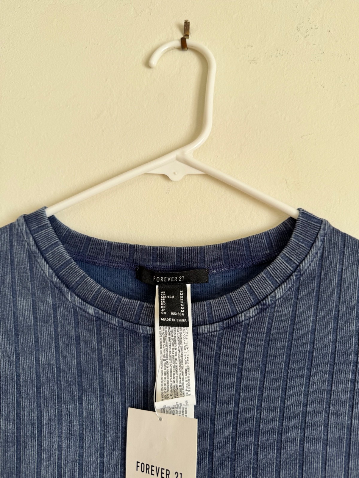 NWT Junior’s Forever 21 Cropped T-Shirt Top Blouse-Medium
