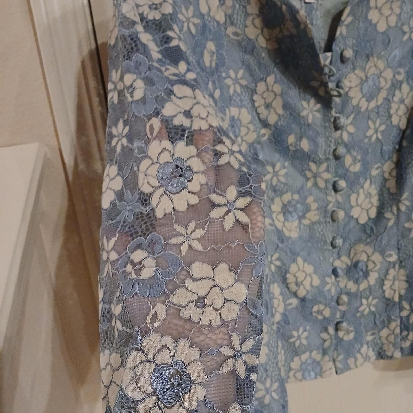 Italian blue lace button-up blouse floral design sheer puff sleeves 38/6 Regency