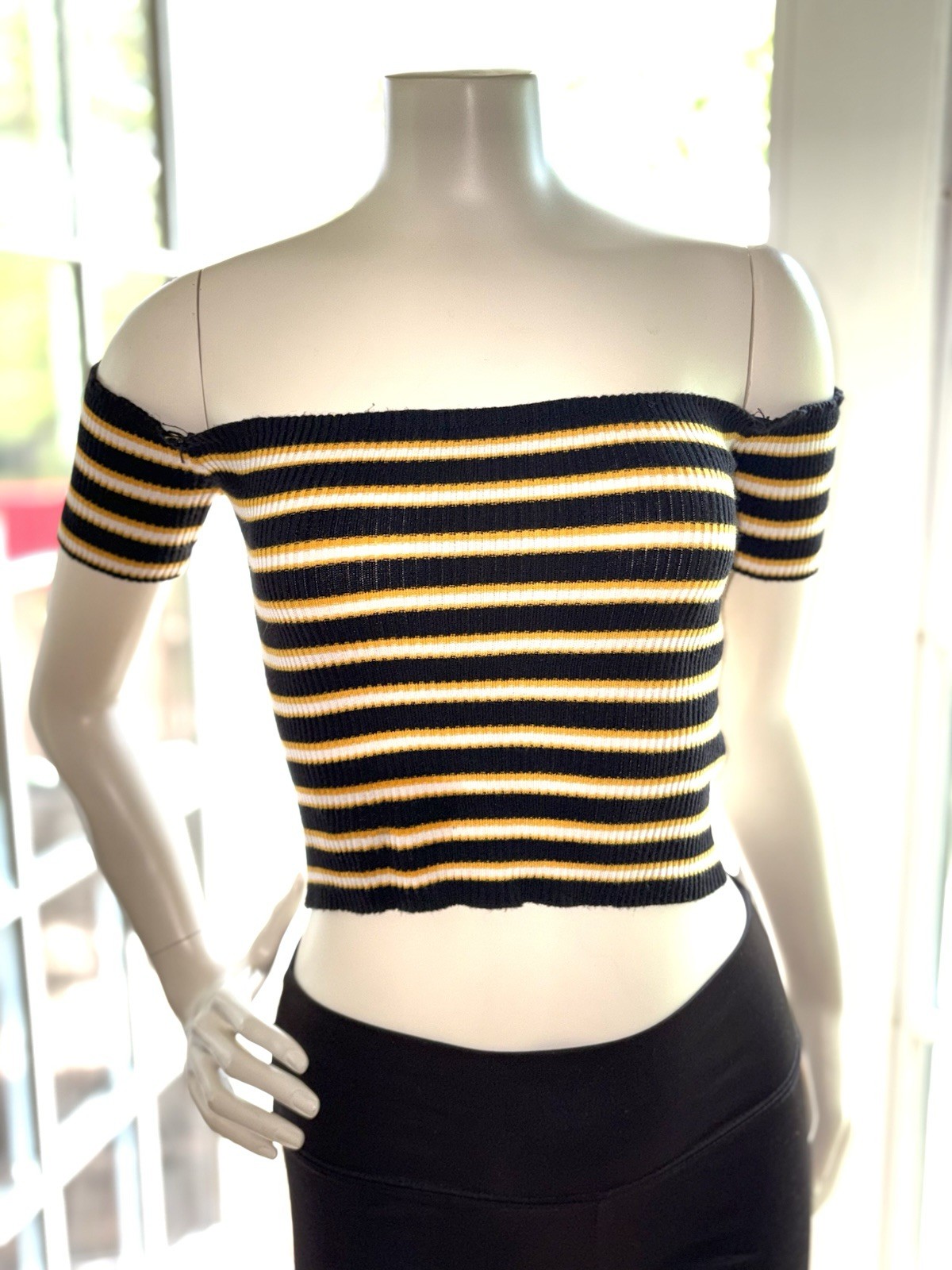 Ambiance Apparel Mustard Multi Color Strped Short Sleeve Crop Top Blouse Medium