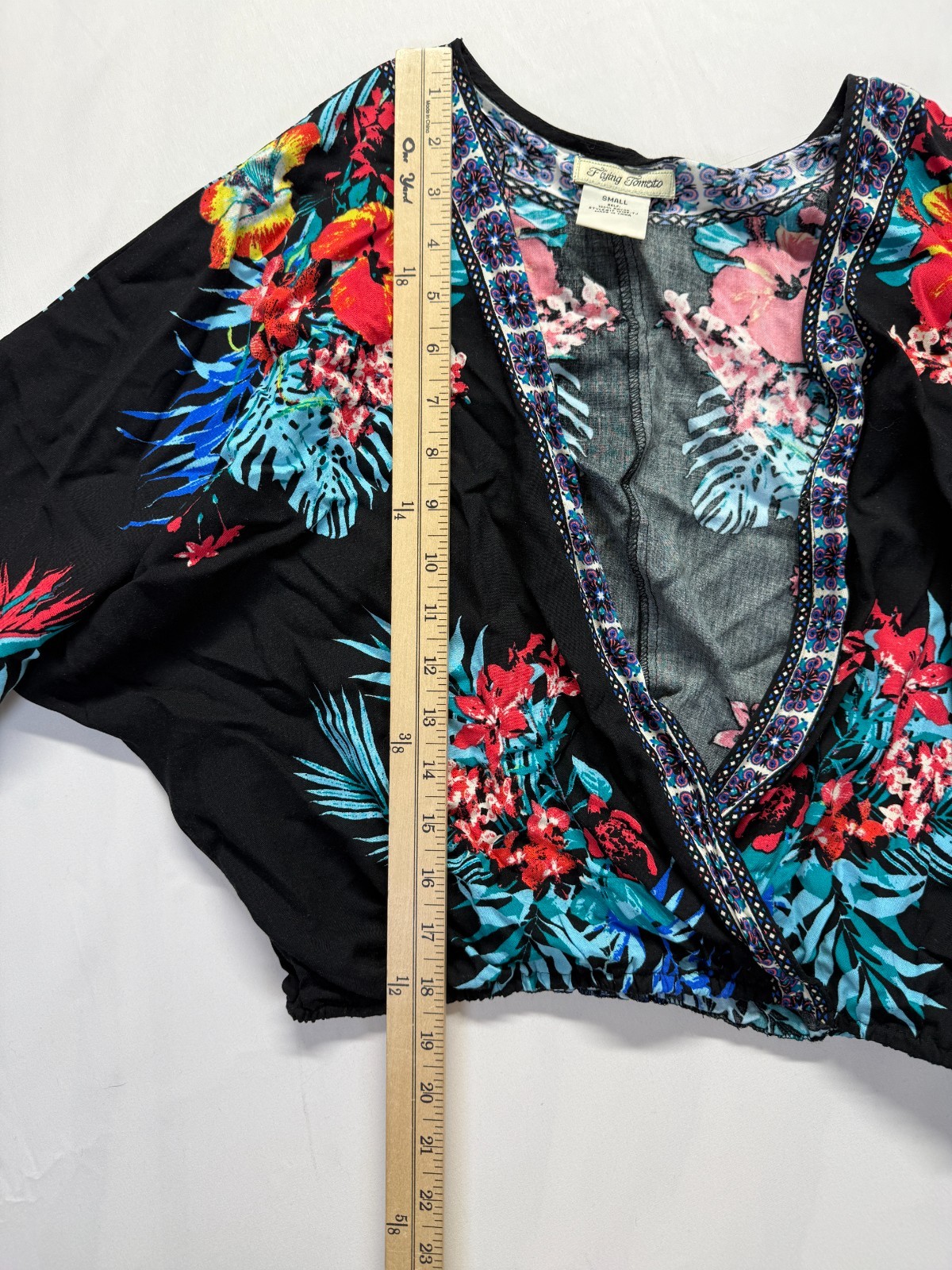 Flying Tomato Cropped Blouse Top Womens Small Black Multi Floral Print Rayon