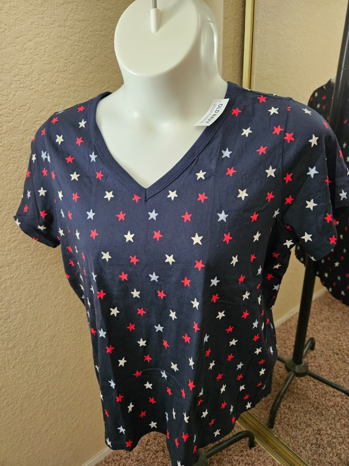 BRAND NEW: Women’s OLD NAVY Size XL Red, White & Blue Stars V neck 100% Cotton