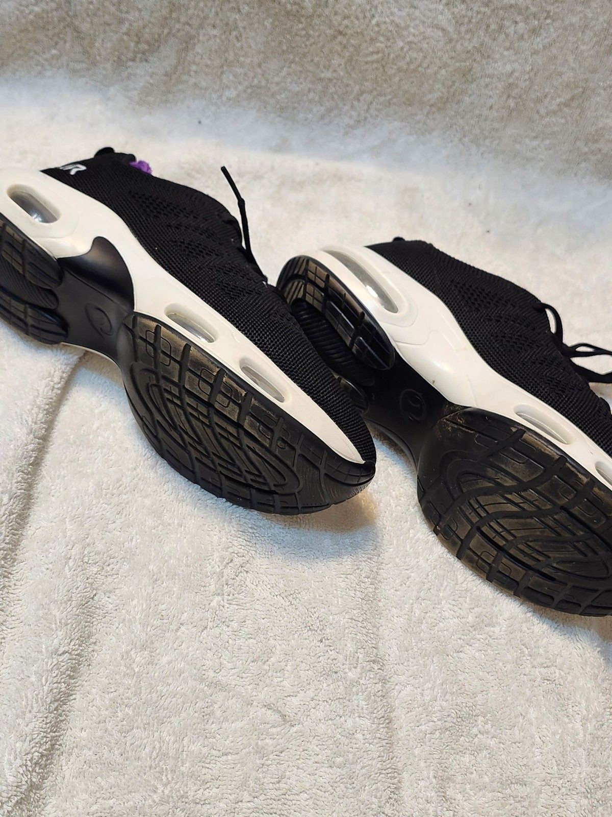 AIR Black Sneakers Size 8