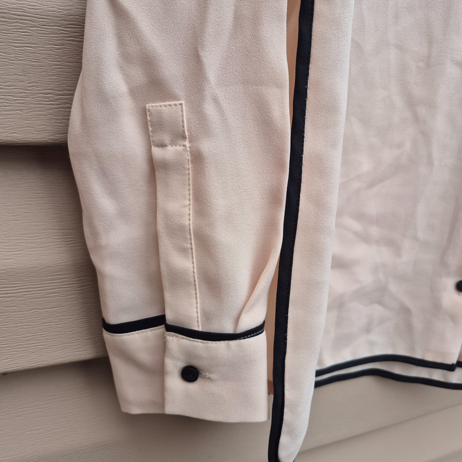 Ann Taylor Cream Contrast Trim Collared Front Button-Up Long Sleeve Blouse Sz s