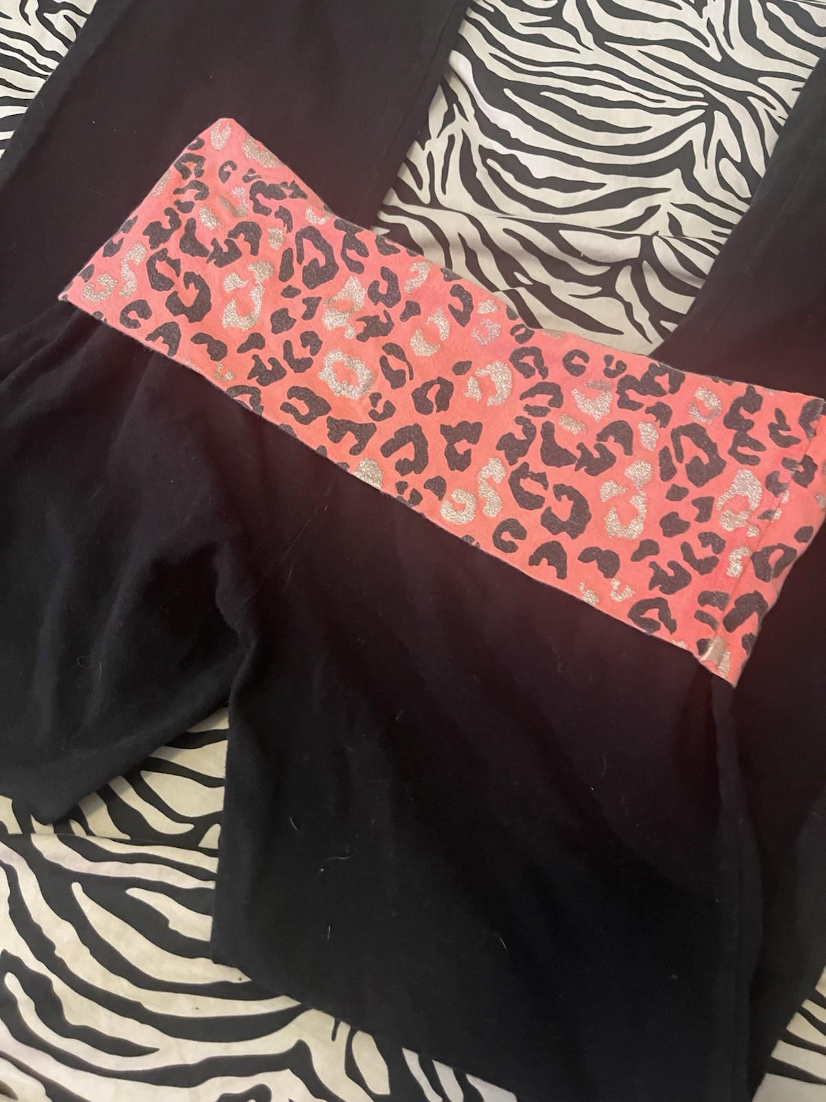 Foldovers Flared Legs Black & Coral Cheetah Print Low Rise No Tag 27W Woman’s M