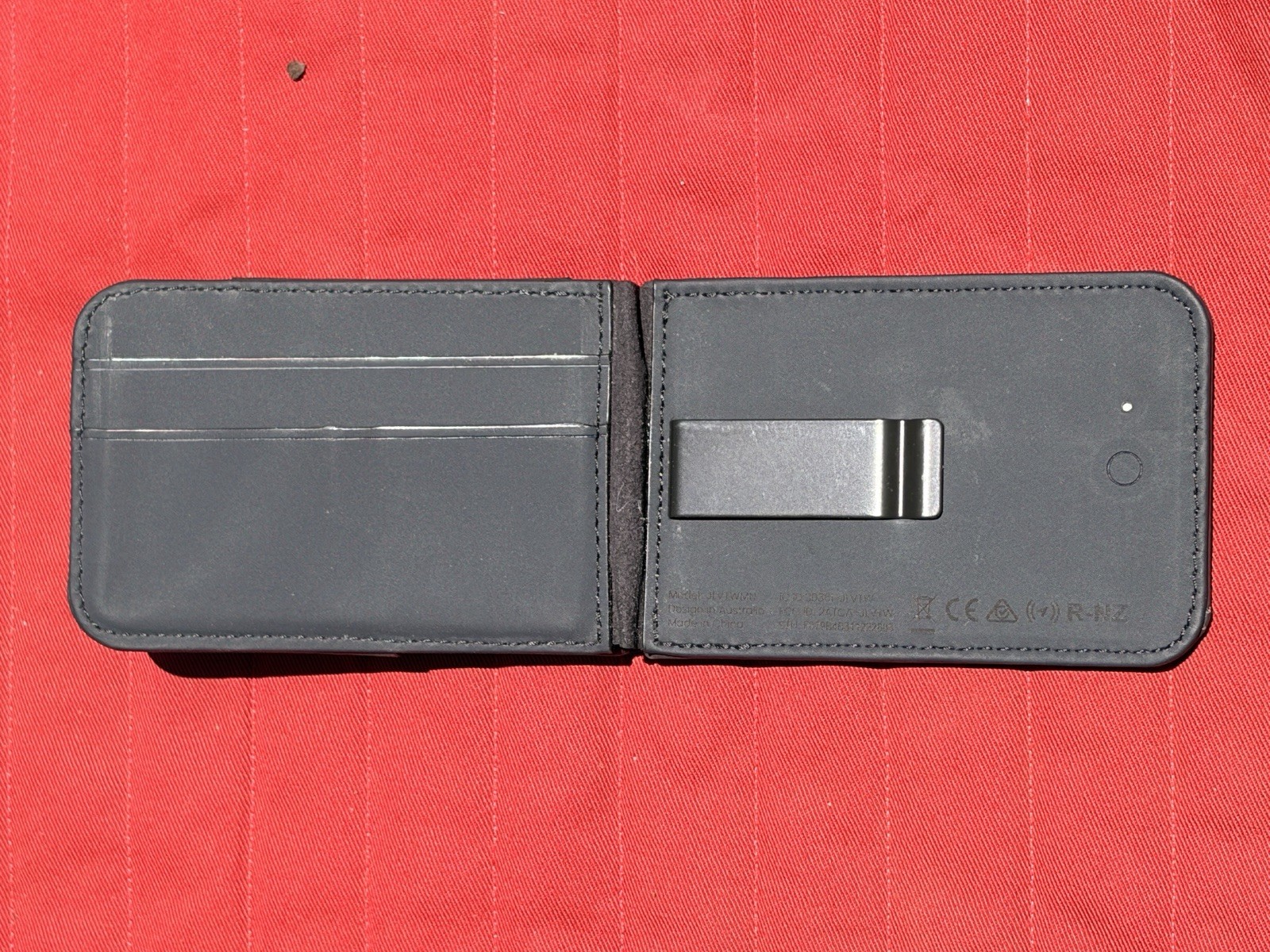 Journey Wallet: VERSA MagSafe Money Clip Wallet & Stand