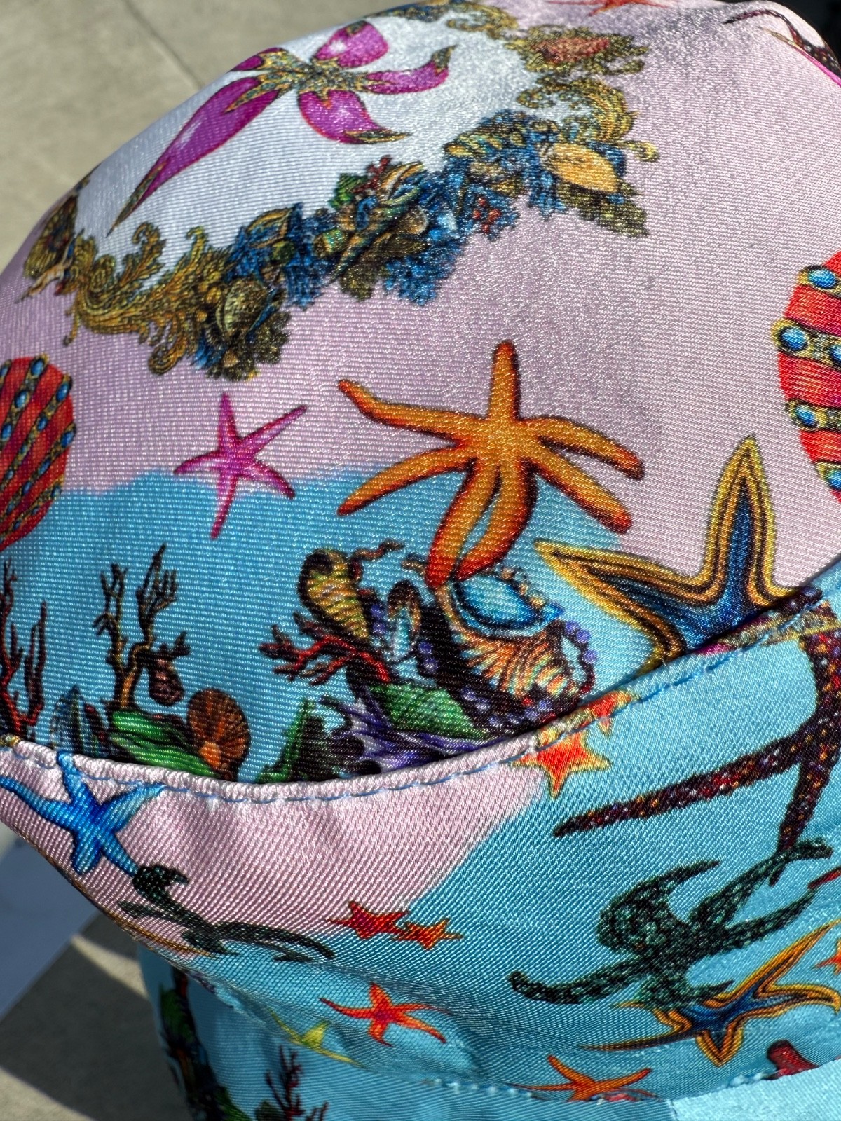 Vesace Reversible Bucket Hat with Sea Shell pattern Unisex size L