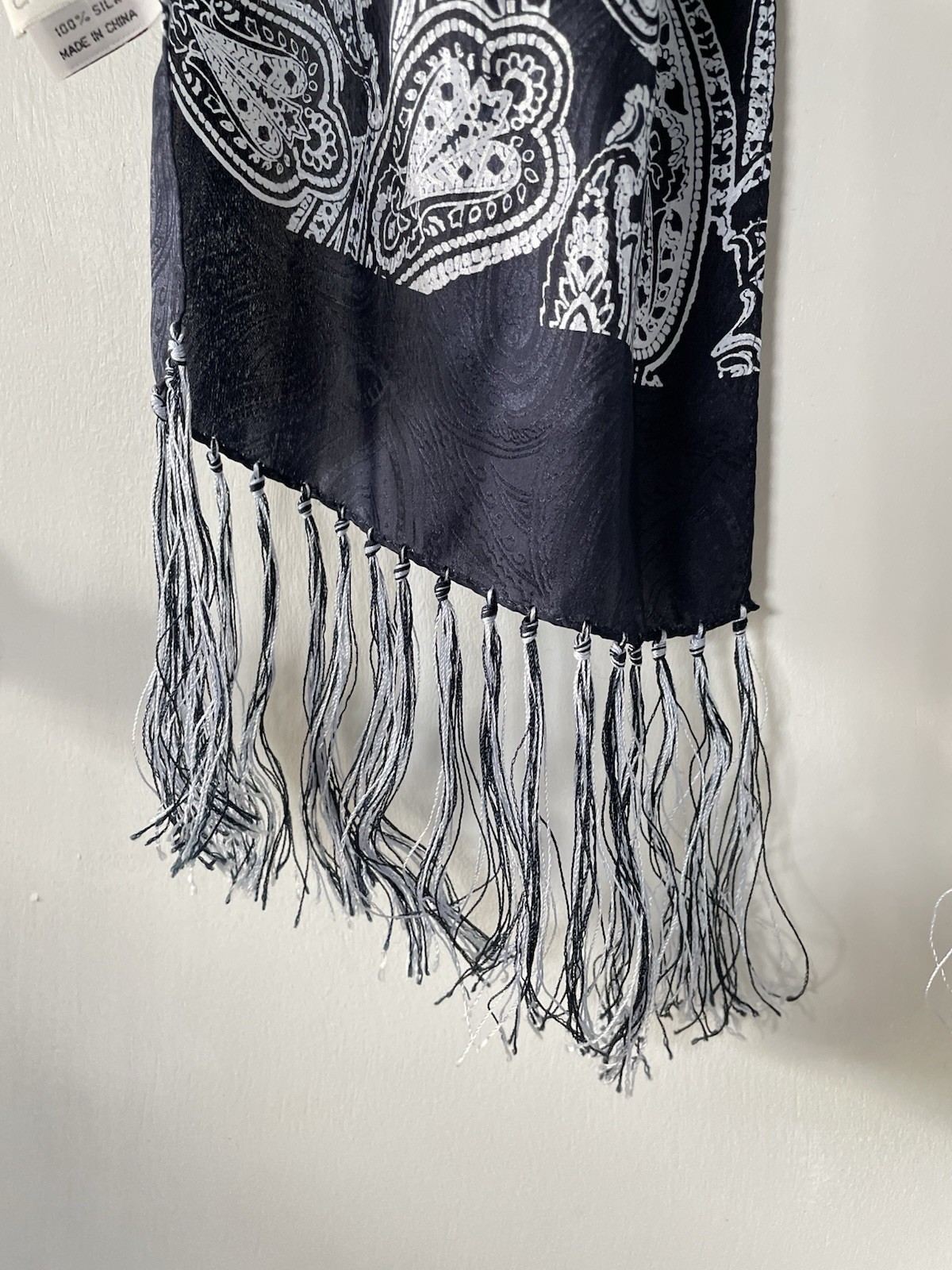 Casual Corner 100% Silk Navy & White Paisley Rectangle Scarf w/ Fringe 63 x 10