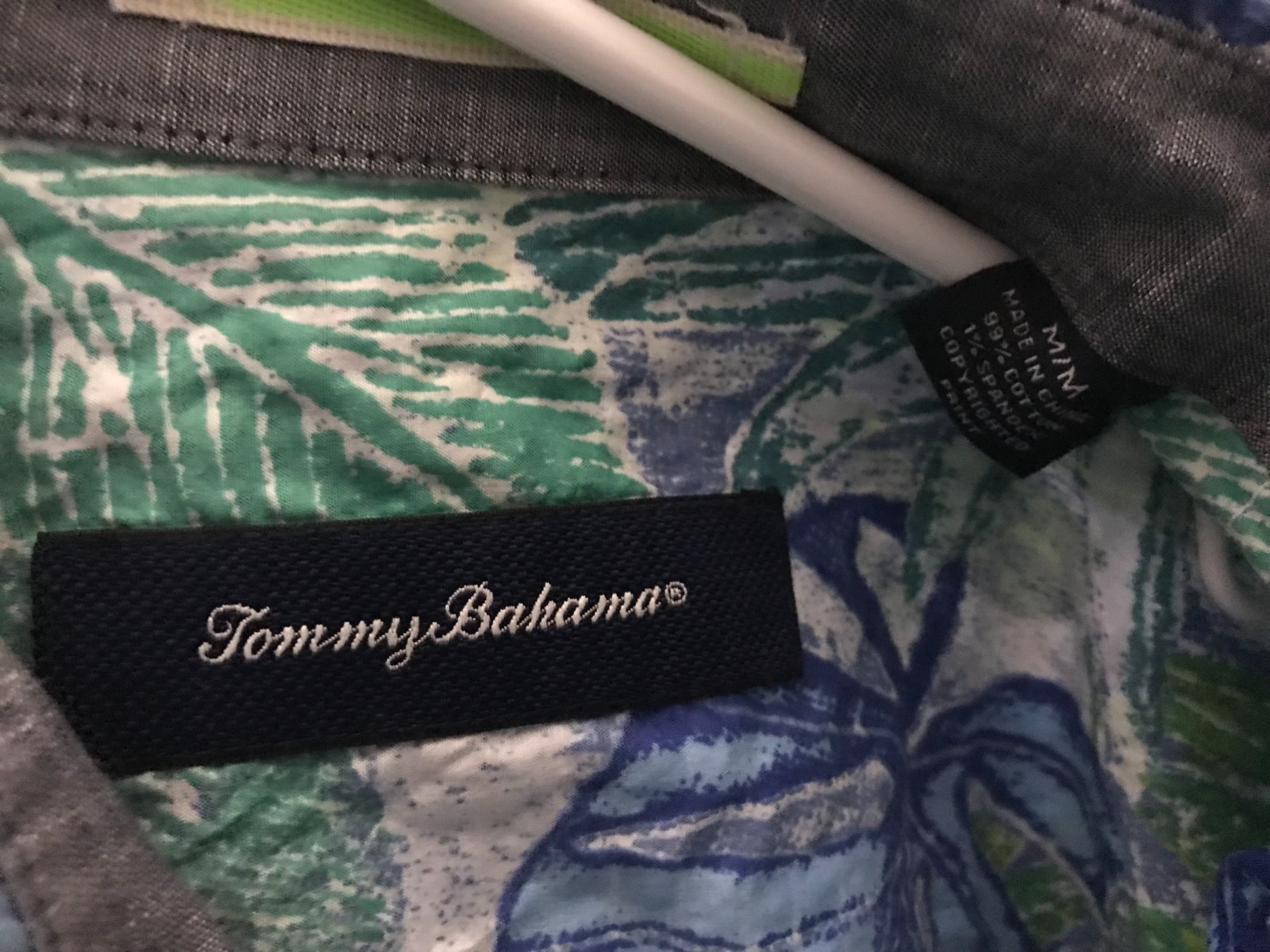 Tommy Bahama: 99% COTTON/ 1% SPANDEX SHORT SLEEVE GREEN/BLUE/WHITE: MEN MEDIUM