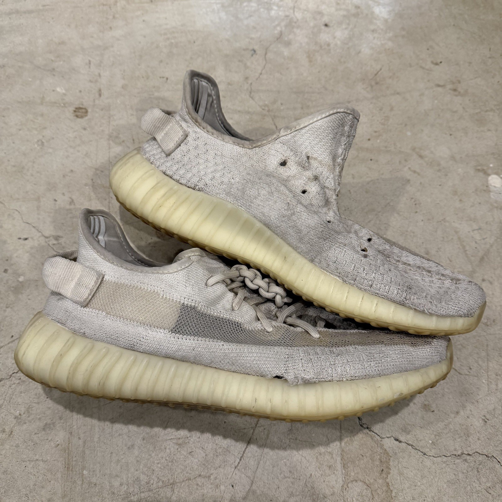Adidas Yeezy Boost 350 V2 Low Bone Size 9.5 HQ6316 *STAINS HOLE FLAWS*