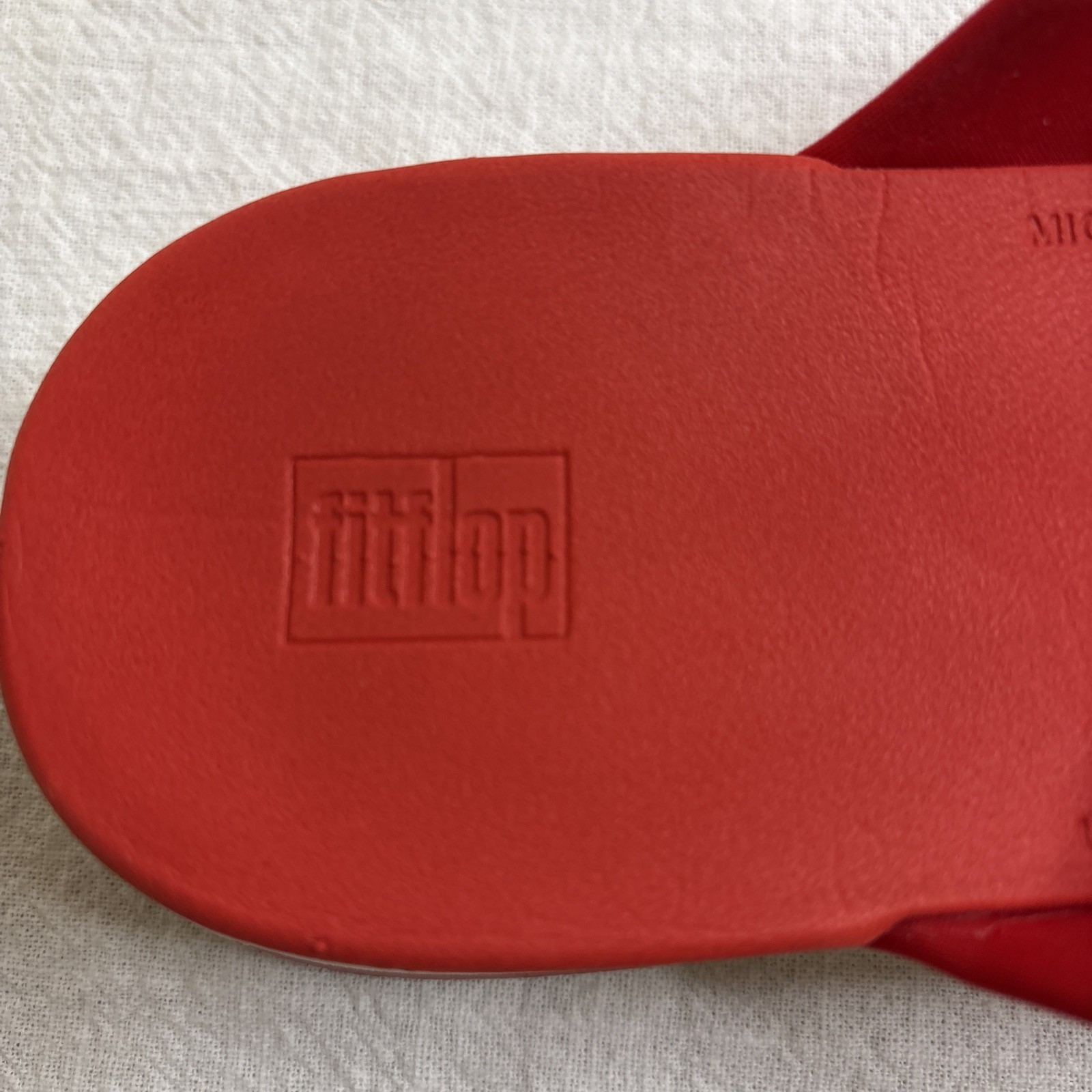 FitFlop Red Thong Sandals Size 8 Microwobbleboard Technology