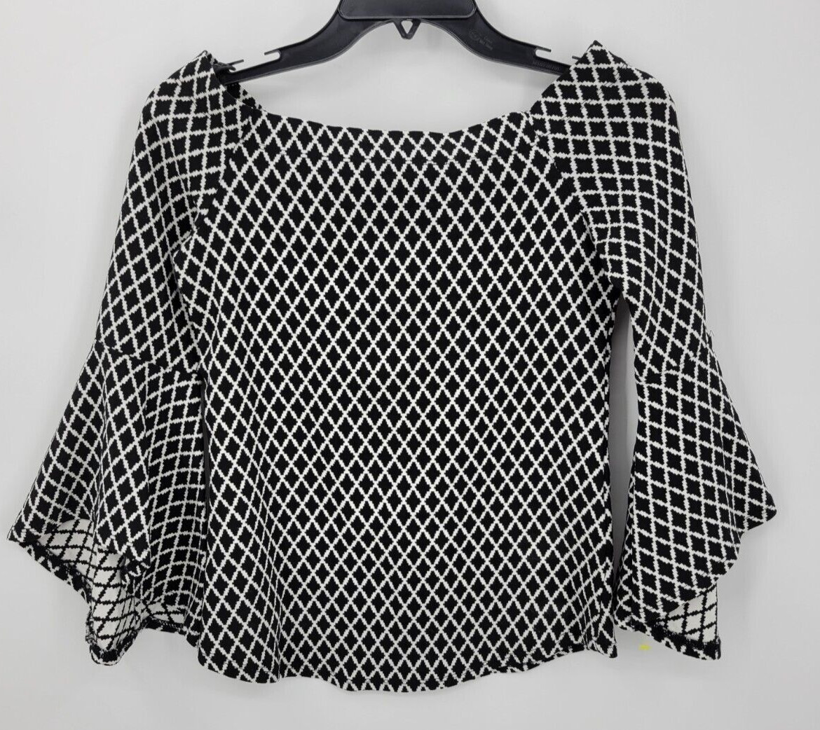 Karen Kane Top Womens Medium Black White Geo Print Bell Sleeve Artsy Blouse