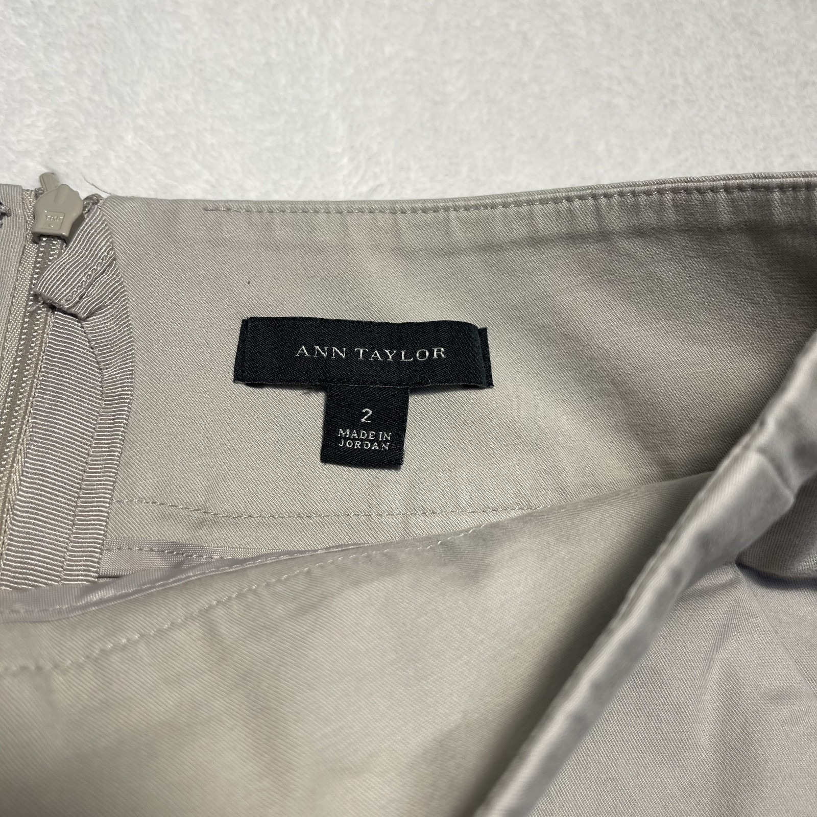98% Cotton Gray Mini Ann Taylor Pencil Skirt Size 2